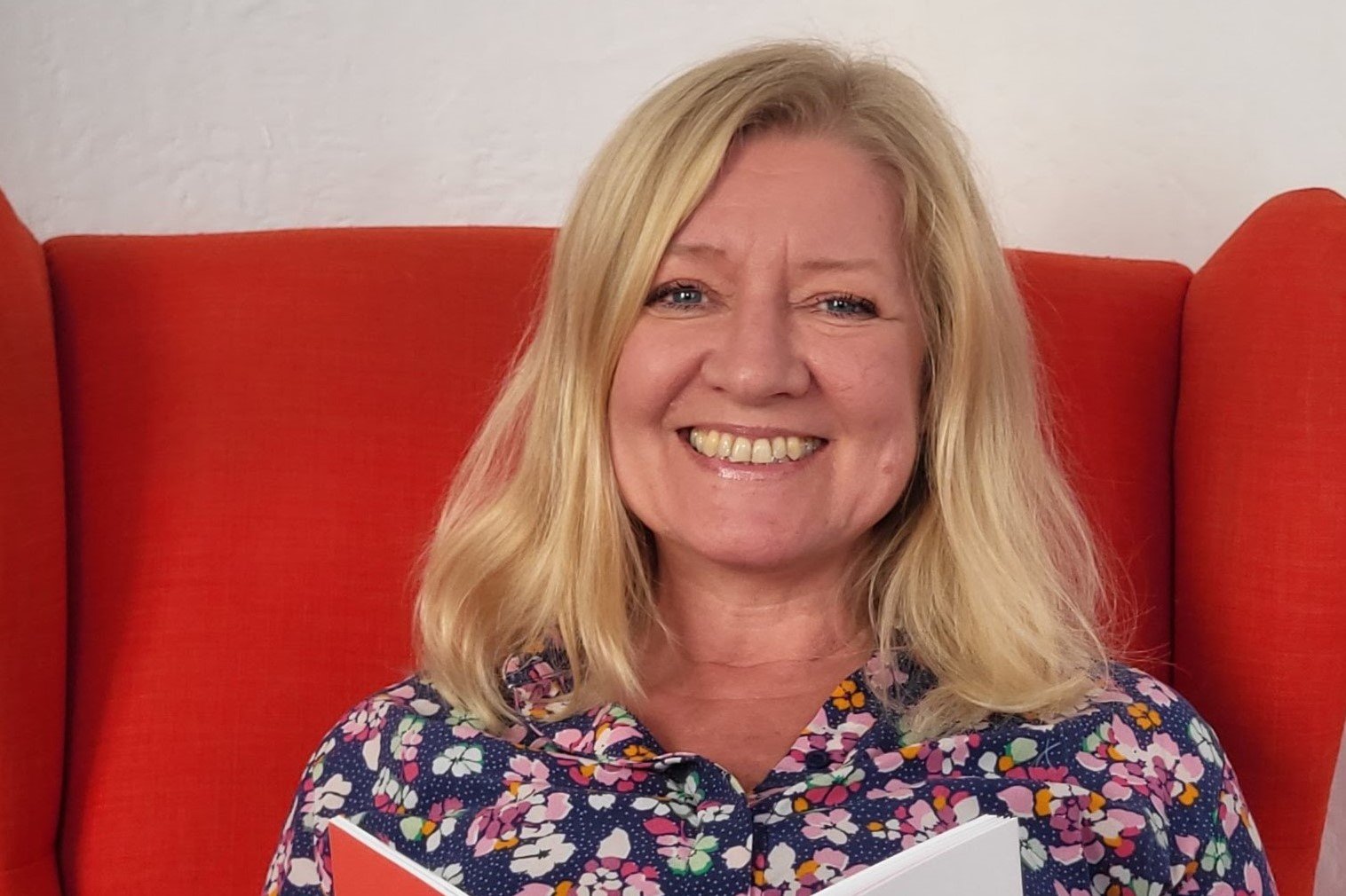 Den prisbelønnede forfatter Anne-Marie Donslund bruger humoren som værn mod sin dødsangst.