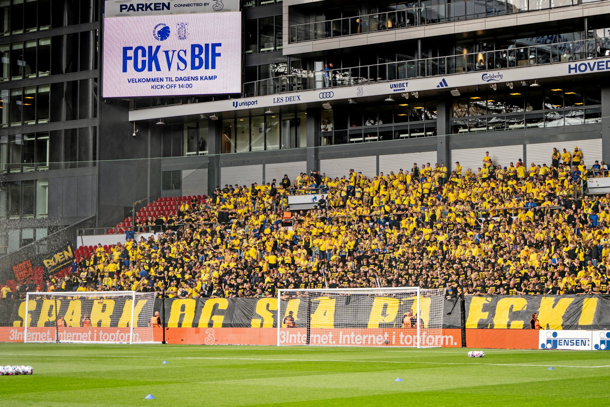 Brøndby IFs fans før 3F Superliga-kampen mellem FC København og Brøndby IF i Parken i København, søndag den 1. september 2024.. (Foto: Mads Claus Rasmussen/Ritzau Scanpix)