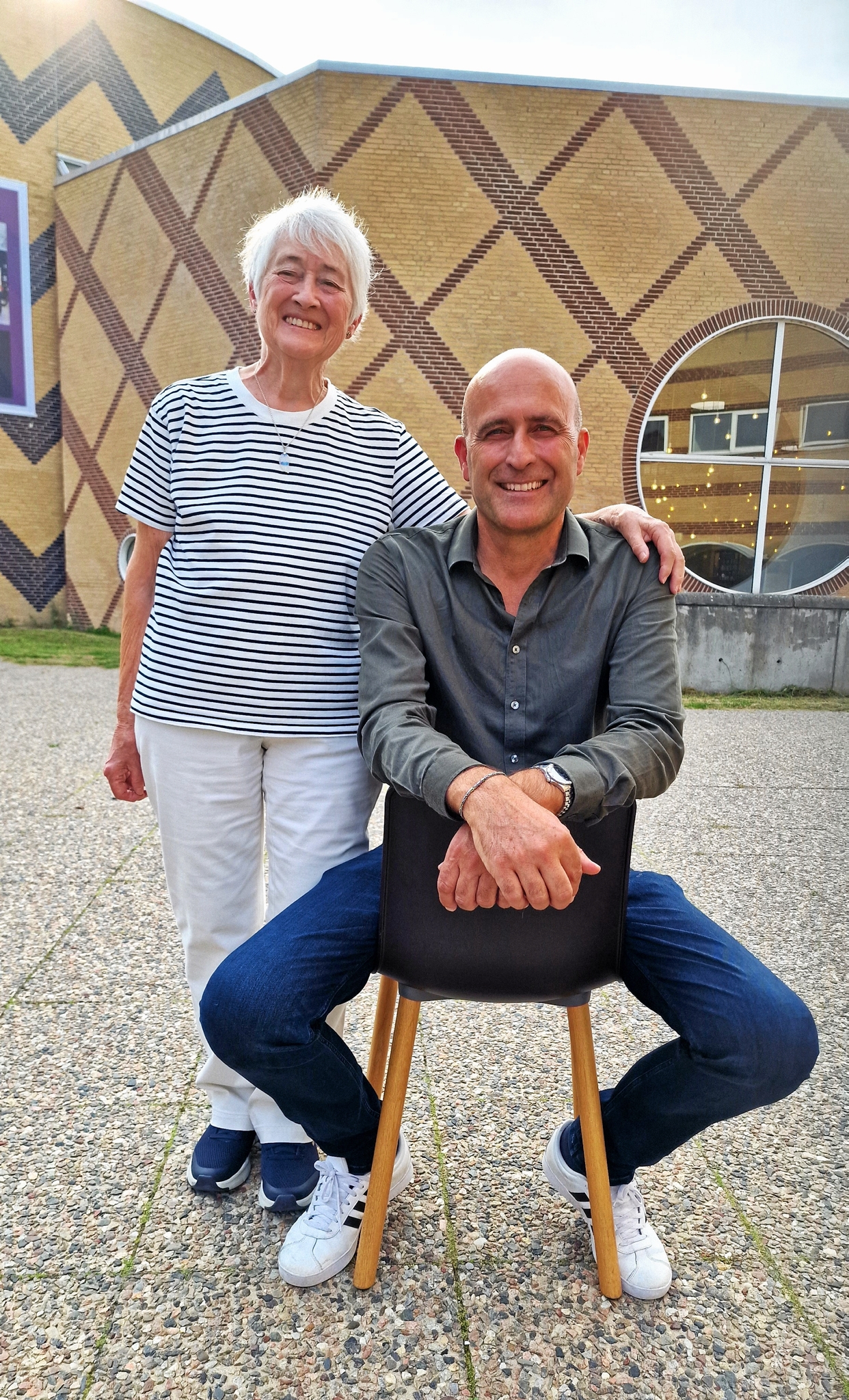 Musikken har været en fast følgesvend og har haft særlig betydning for mor Geraldine og sønnen John. - Jerry Ritz Musikken har været en fast følgesvend og har haft særlig betydning for mor Geraldine og sønnen John.