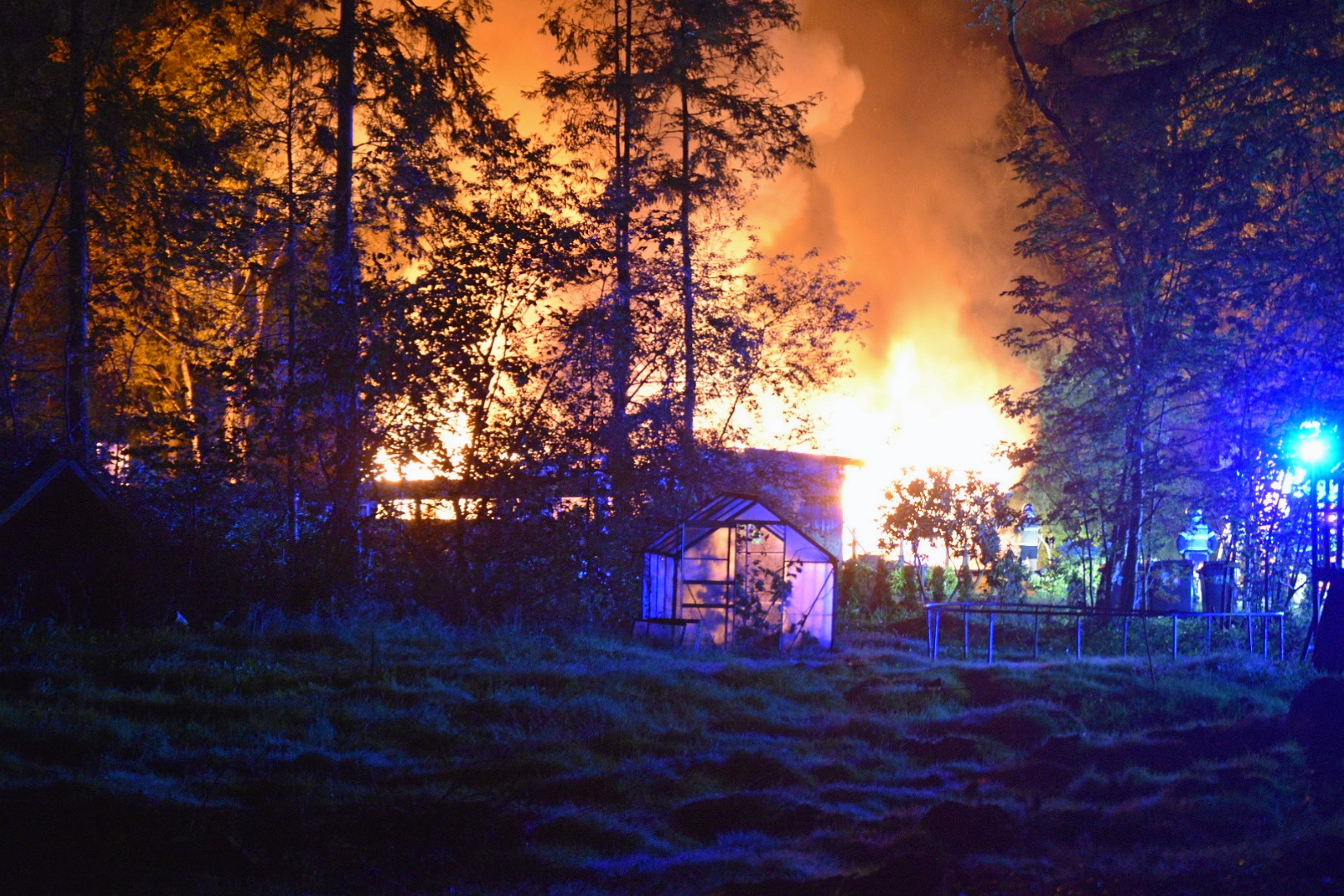 Branden blev opdaget af en nabo. - presse-fotos.dk Branden blev opdaget af en nabo.