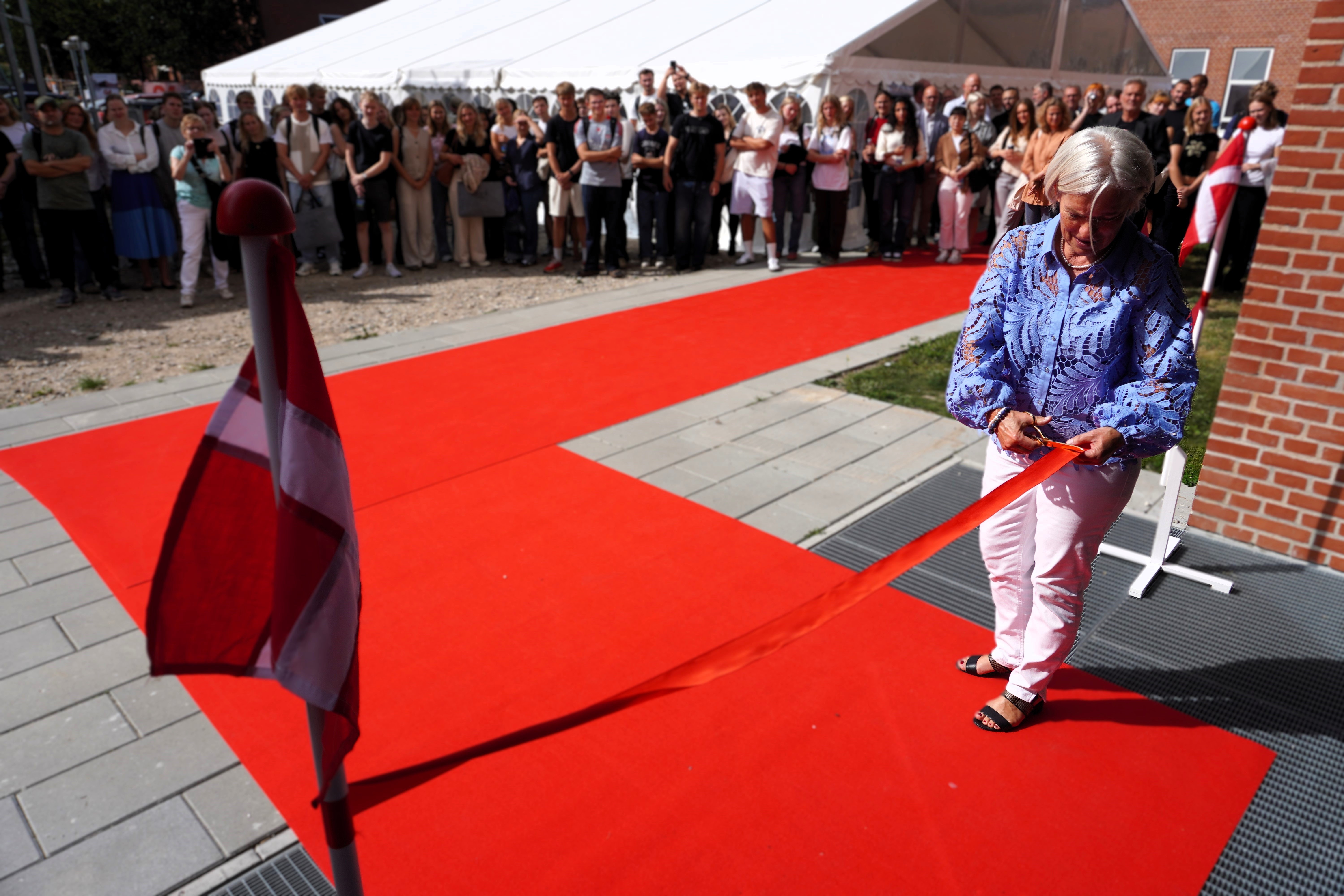 Rød løber rullet ud: Ny lægeuddannelse skal rette op på skævhed i ...
