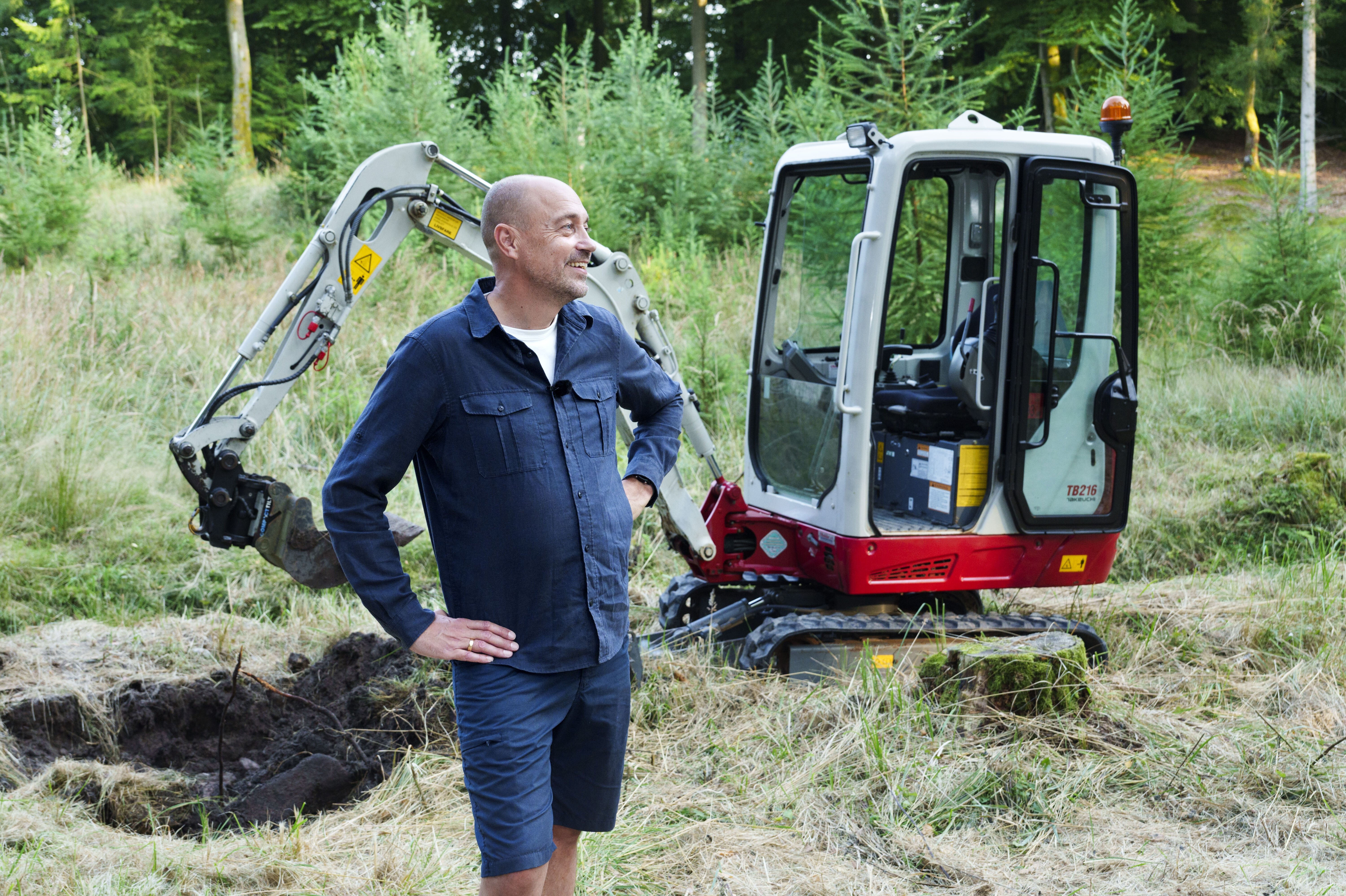 Miljøminister Magnus Heunicke (S) fik onsdag æren af at tage første spadestik til Danmarks første naturnationalpark i Gribskov, der efter forsinkelse forventes at åbne i 2025.