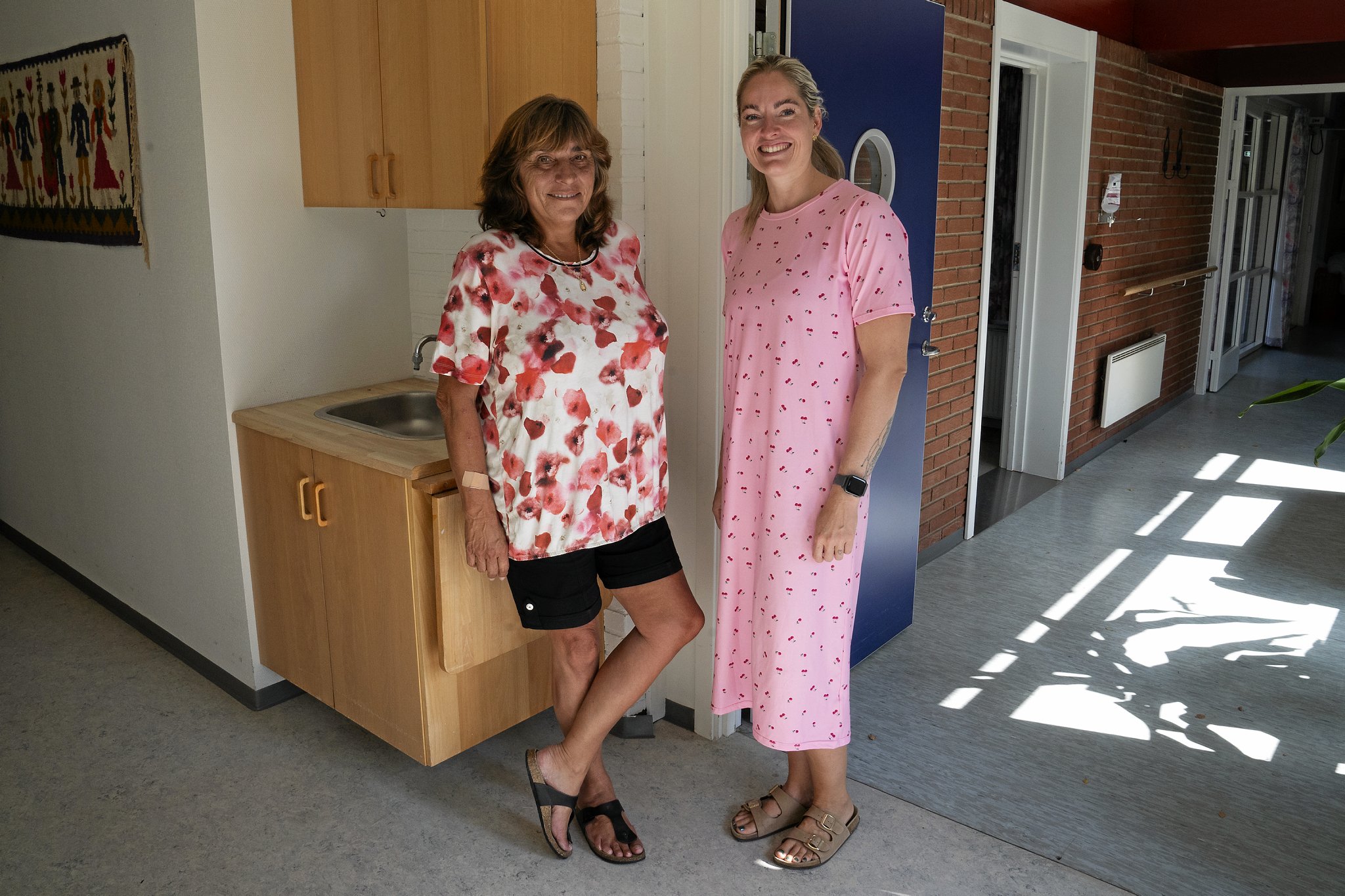 Centerchef Susan Skeel Olsen (tv.) og leder Janni Lyngholm fortæller om Bregninge Plejecenters positive udvikling.