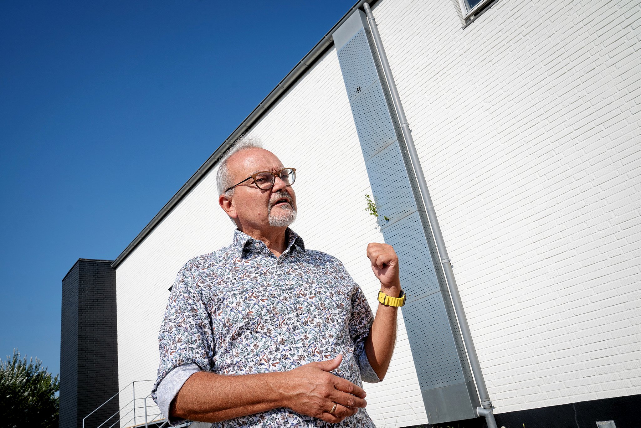 Det gør ikke meget væsen af sig, men direktør i Roskilde Kongrescenter René La Cour Sell viser det grønne nedløbsrør, som på sigt kan betyde genanvendelse af regnvand.