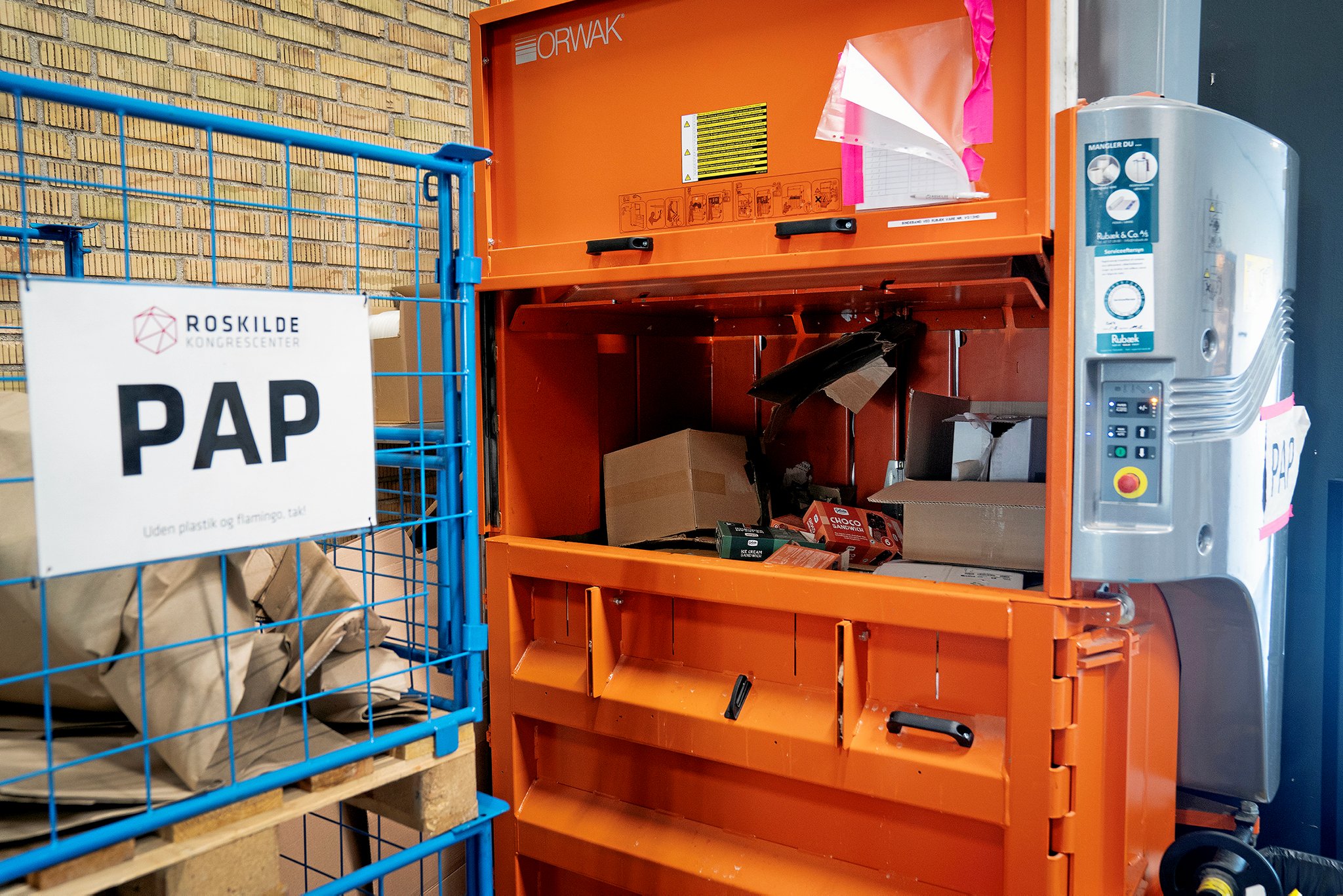 Pap-presseren i Roskilde Kongrescenter tjente sig ind på tre år, Men har sparet en masse lastbiler for køreture, og samtidig tjener kongrescentret nu penge på deres pap.