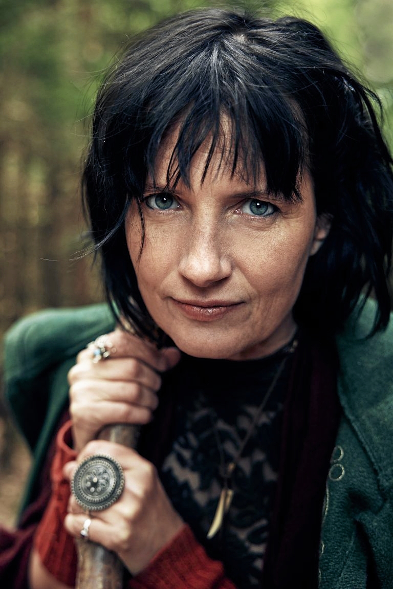 Forfatter Andrea Hejlskov gæster Jagthytten i Åmosen med et oplæg om sin gendigtning af det kendte langdigt Forfatter Andrea Hejlskov gæster Jagthytten i Åmosen med et oplæg om sin gendigtning af det kendte langdigt