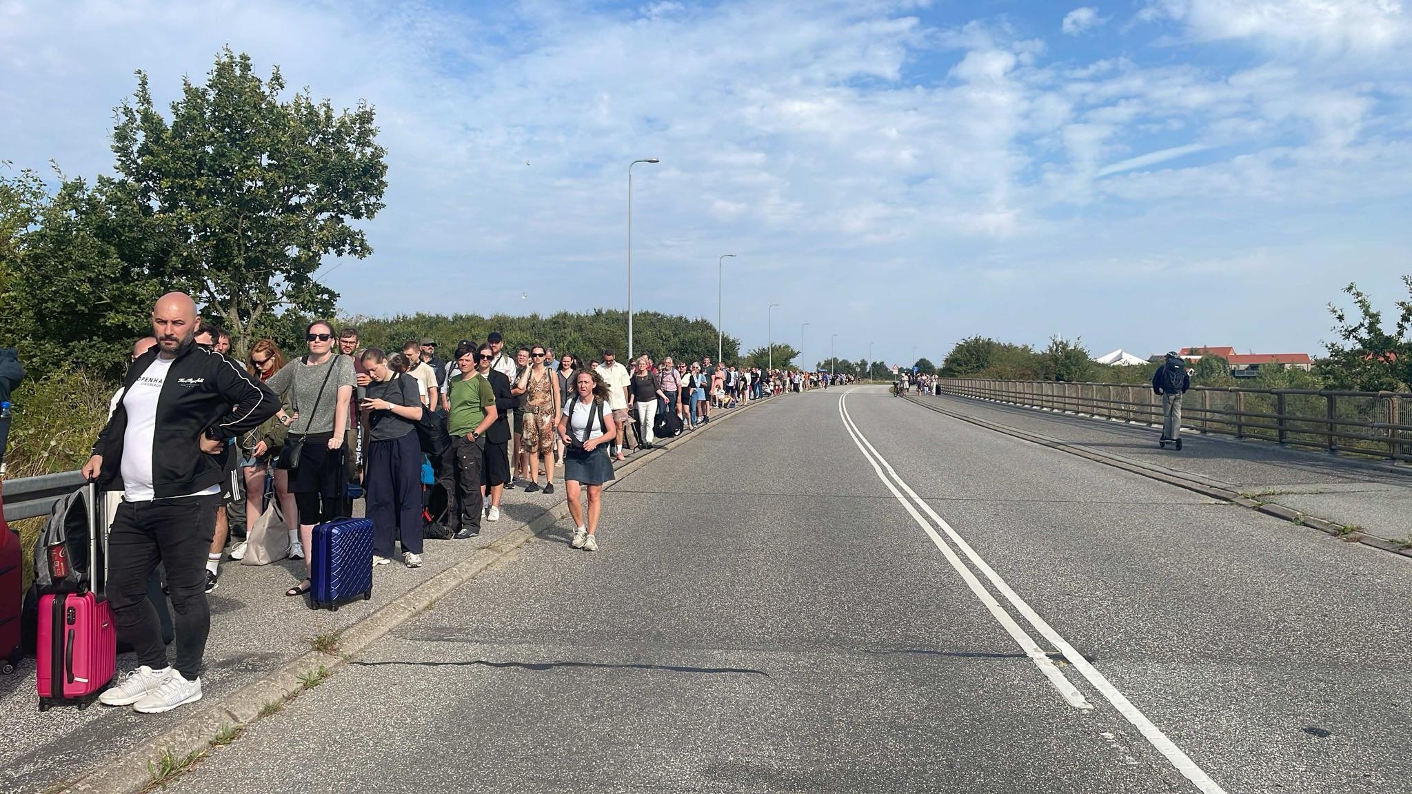 Lang kø til togbusser