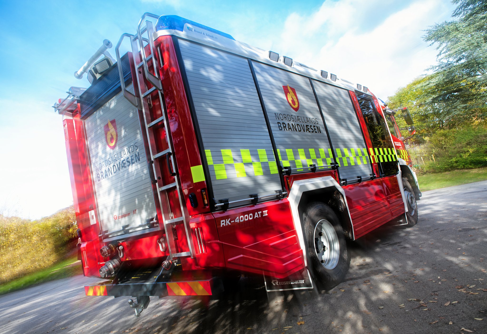 Nordsjællands Brandvæsen rykkede tirsdag morgen ud til en facadebrand i Hørsholm Skøjtehal, udløst af ukrudtsbrænder.
