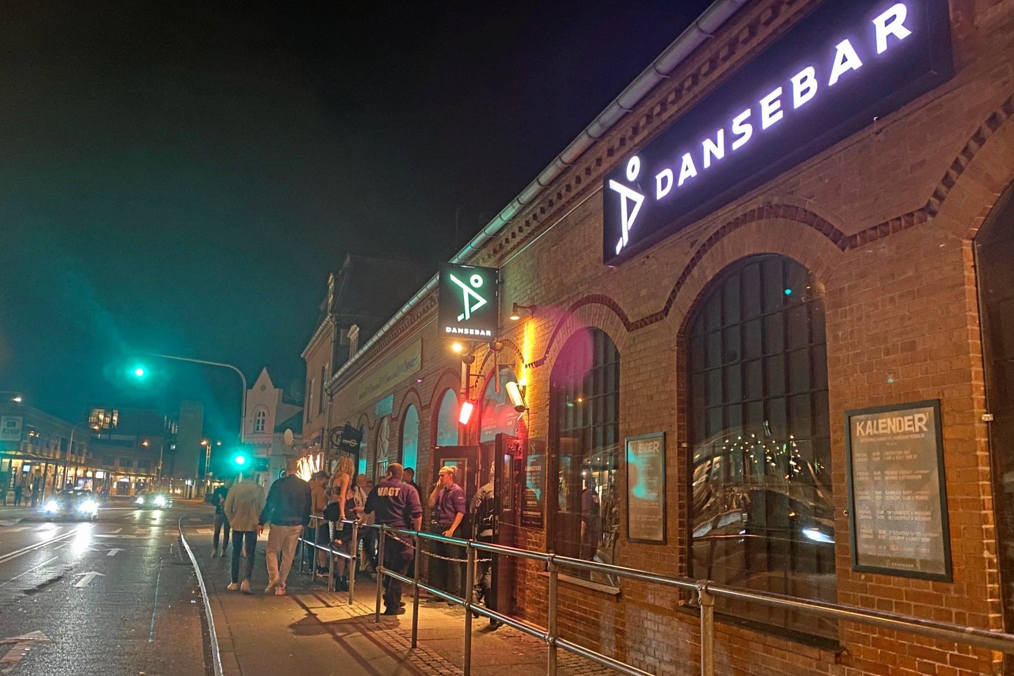 Det var foran Dansebar i Roskilde, at den 19-årige pådrog sig alvorlige hovedskader efter et slagsmål i februar.
