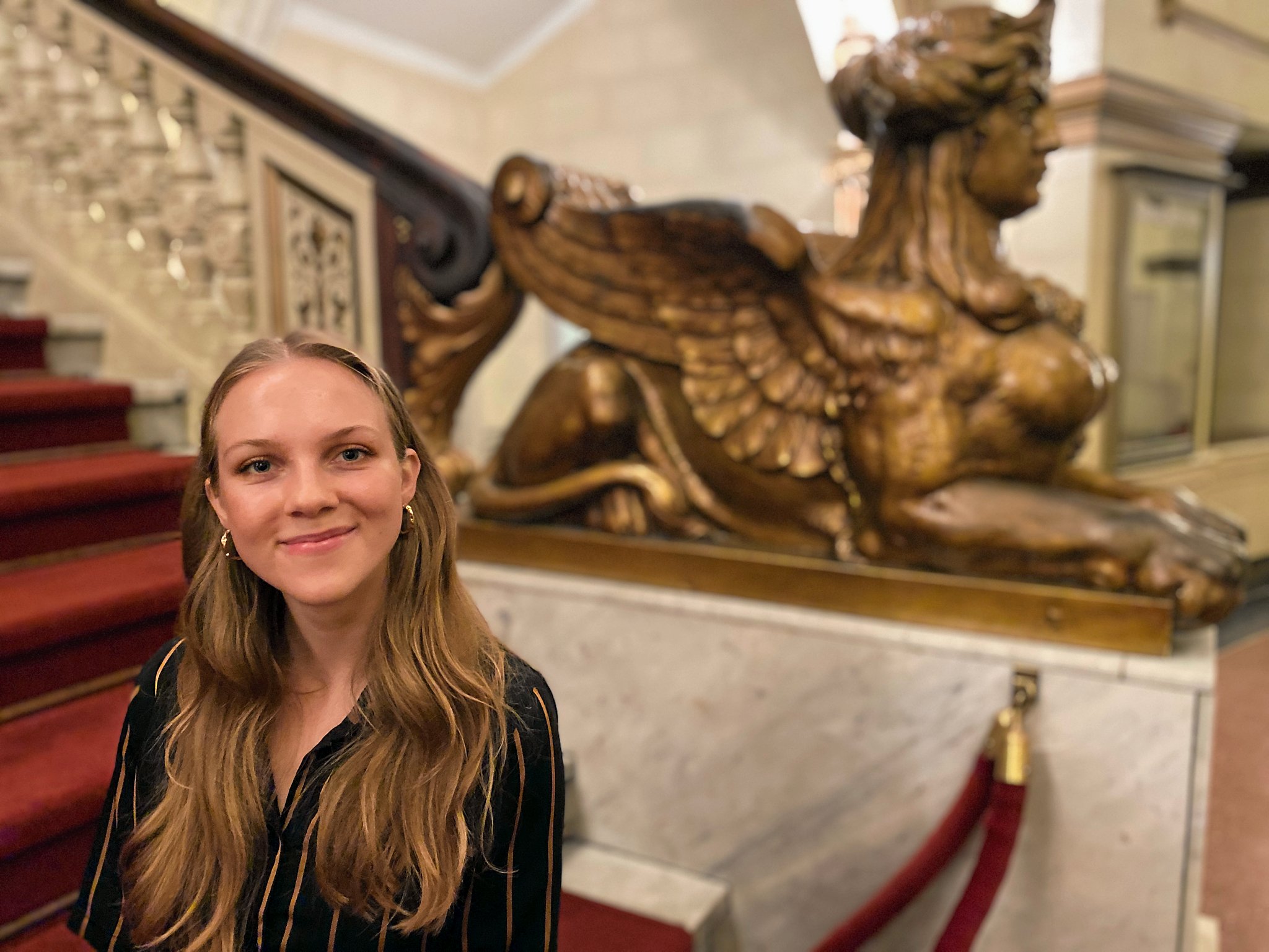Emilie Groth spiller hovedrollen som Anya i Det Ny Teaters opsætning af musicalen Anastasia.