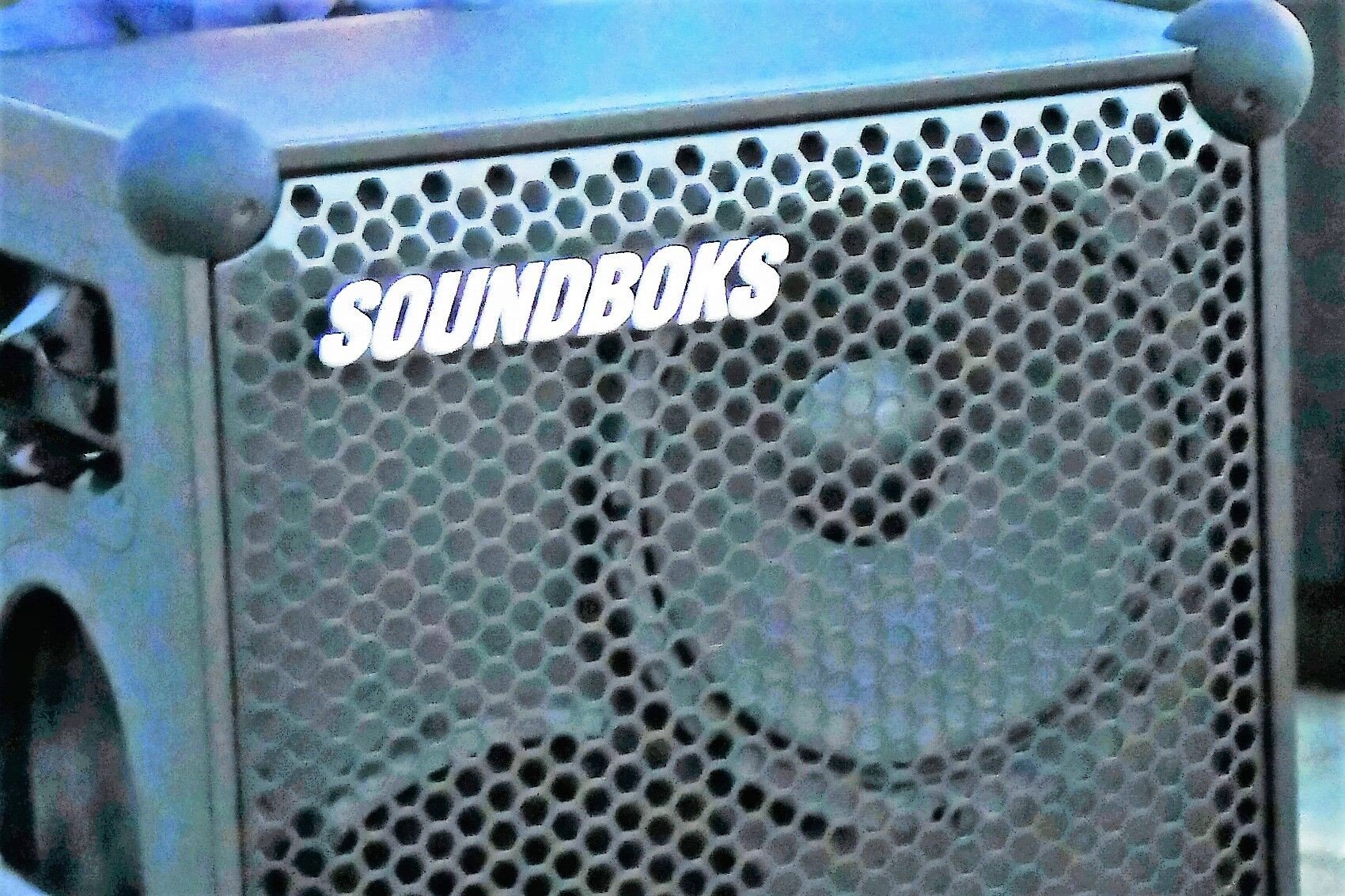 Skribenten er træt af den musik, der ved mange havefester brager ud fra Soundbokse.