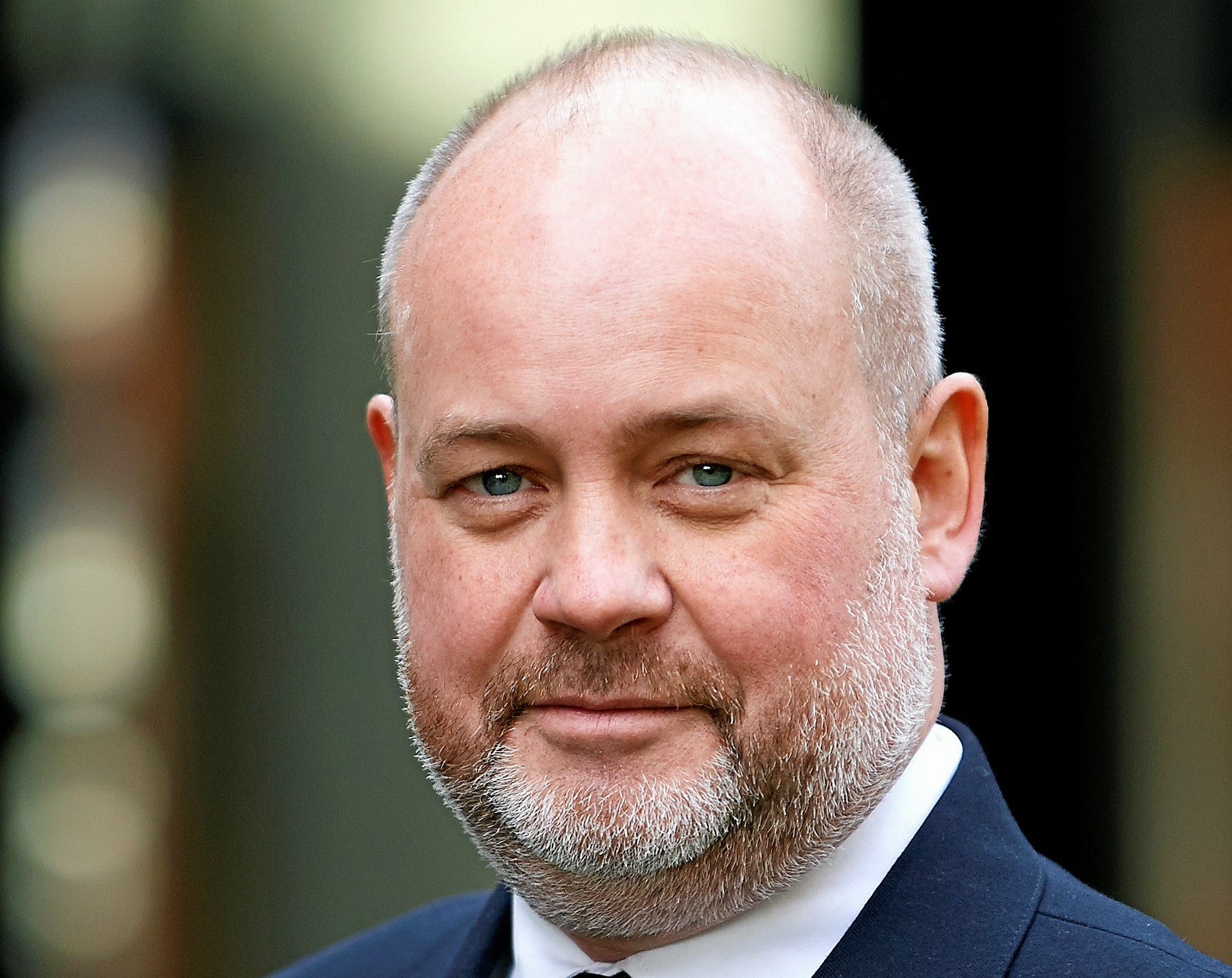 Kenneth Øhlenschlæger Buhl er til daglig underviser og forsker på Forsvarsakademiet. Nu befinder han sig i sin egen krig i Tibirke.