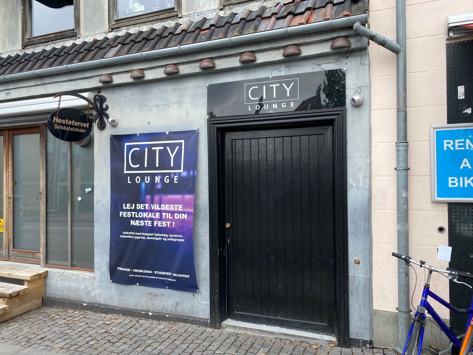 City Lounge og Rive Event er anmeldt for udskænkning af alkohol til en efterskolefest.