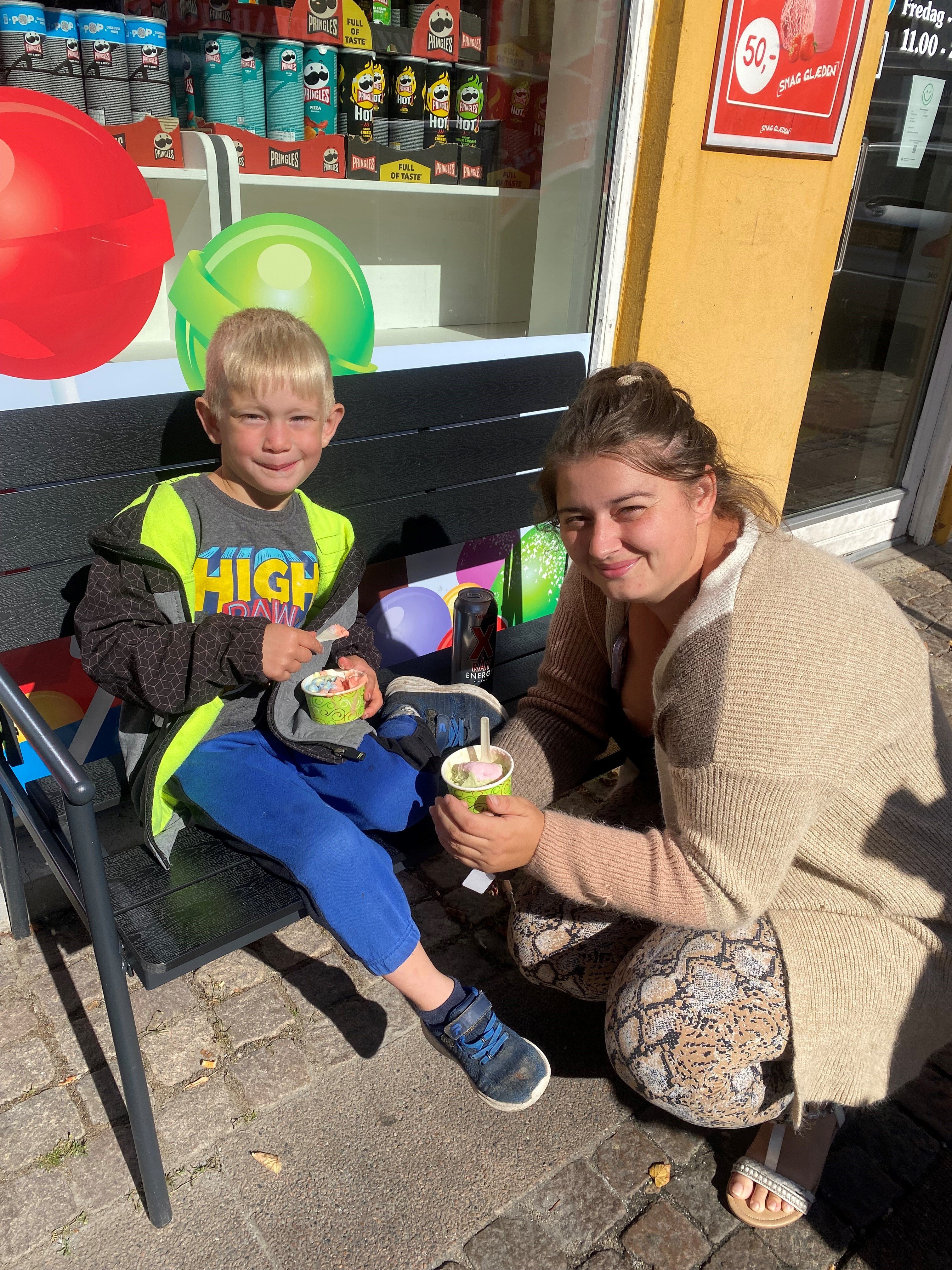 - Det er dejligt, Royal Run kommer. Men jeg skal ikke være med til at løbe, sagde Nanna Schmidt, som nød en is sammen med sønnen Julius. Hun så helst, at kongen eller prinsesse Isabella, der kommer til Korsør.
