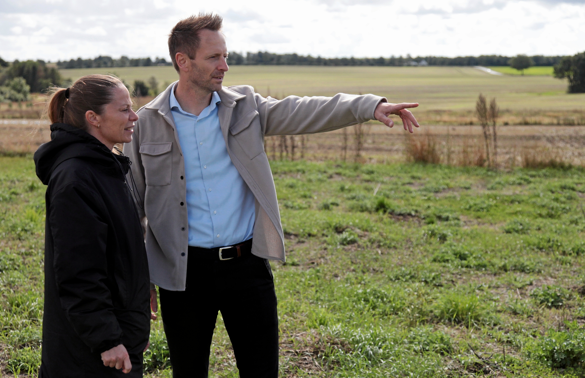 Jesper og Nicole Jensen er meget tæt på at have tegningerne til deres nye hus på plads, så de kan søge om byggetilladelse og komme i gang med at bygge familiens nye hjem, der efter planen skal stå færdigt i sommeren 2025. - PR Jesper og Nicole Jensen er meget tæt på at have tegningerne til deres nye hus på plads, så de kan søge om byggetilladelse og komme i gang med at bygge familiens nye hjem, der efter planen skal stå færdigt i sommeren 2025.
