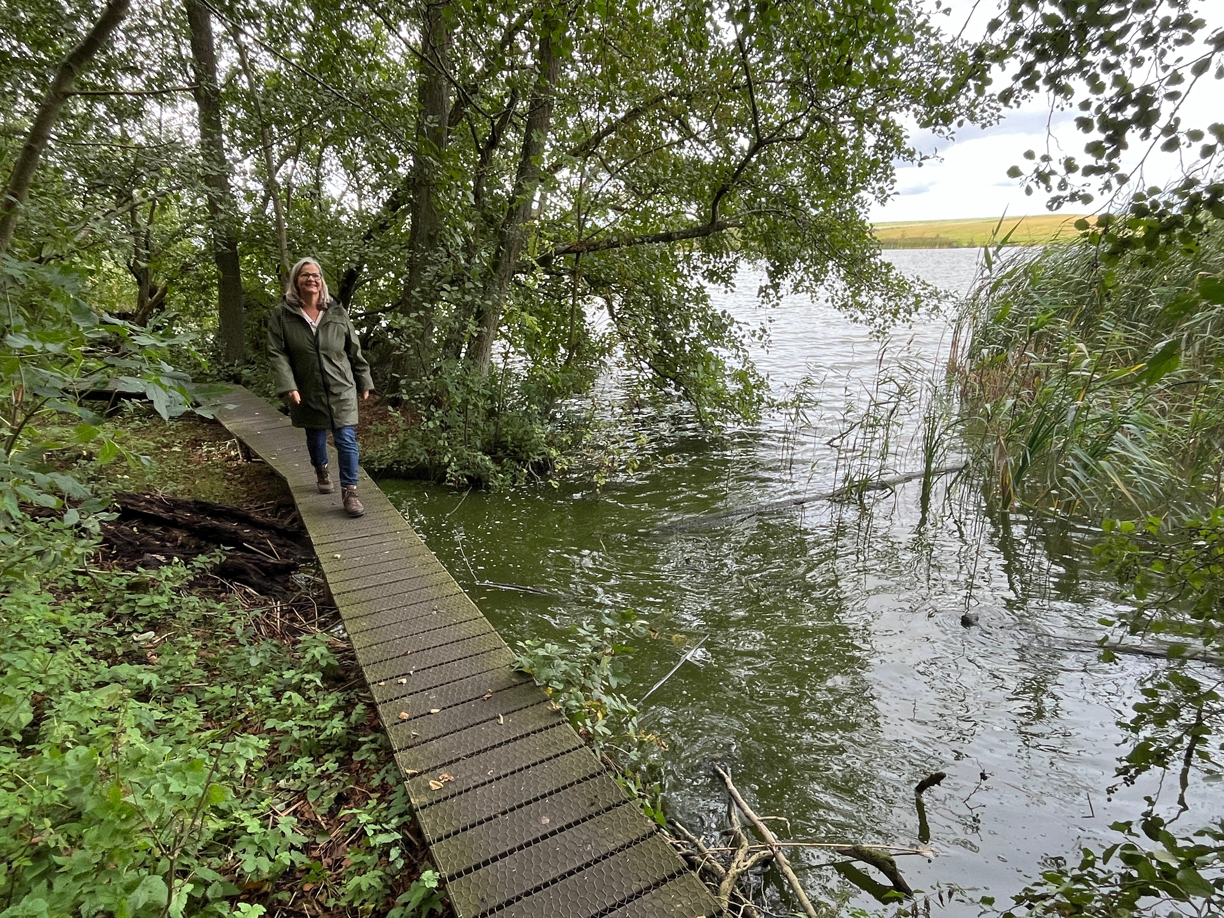 Heidi Højholt har fået en ide, som er så god, at Roskilde Kommune nu vil lave en forundersøgelse. Der skal ske noget langs med Hove Å, så vandkvaliteten kan forbedres. Men det kræver at lodsejerne er med på ideen.