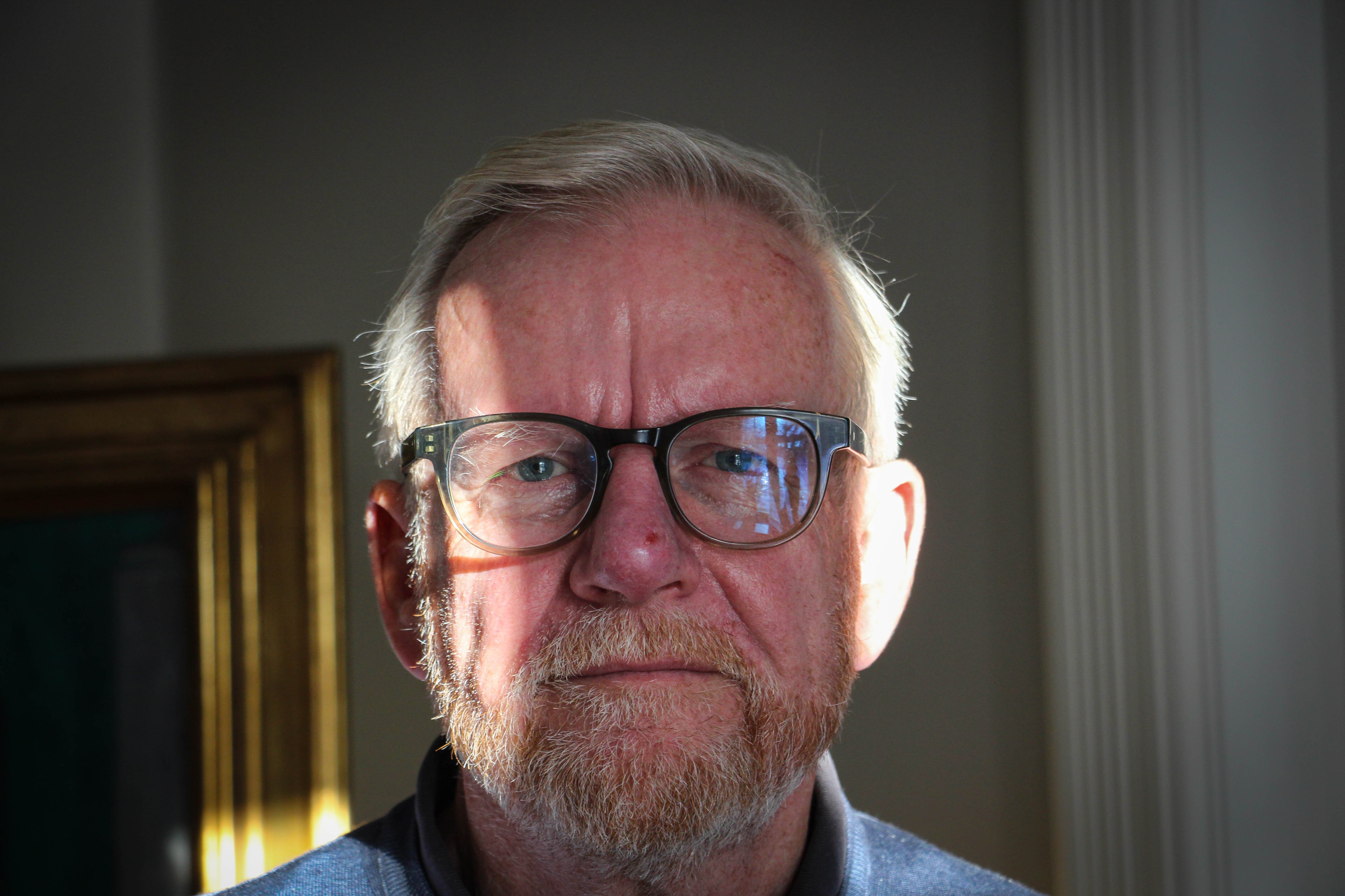 - Det er ikke ordentligt fortsat at forsøge at tilsmudse en medarbejder, hvor politiet har konstateret, at den lange række af anklagepunkter, som kommunen kom med, ikke holder, siger Jens Ive.