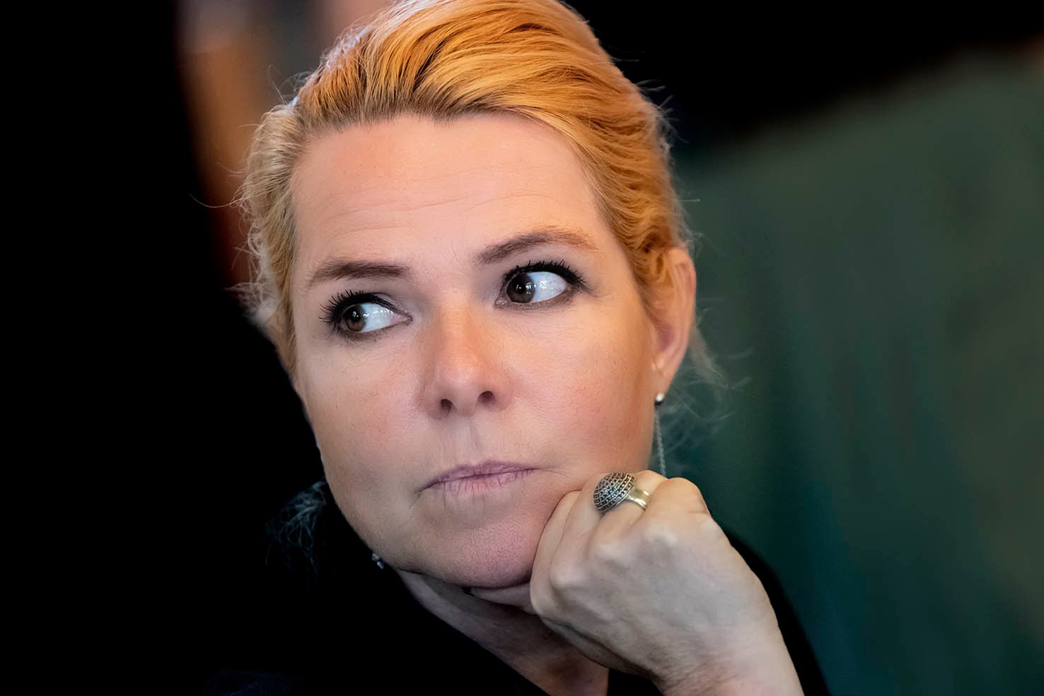 - Den anden er Inger Støjbergs påstand om at være blevet forsøgt presset af motorvejen af to ”indvandrermænd” – en påstand, der siden er blevet modsagt af hendes egne livvagter, skriver Jesper Housgaard.