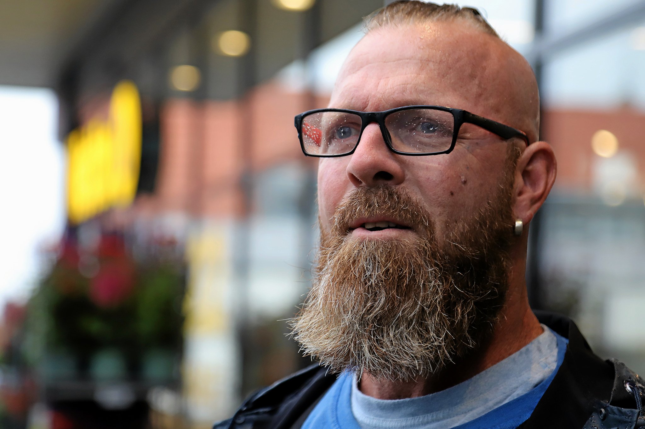 René Kaufmann Andersen trodser sine diagnoser, når han holder Helsinge ren.