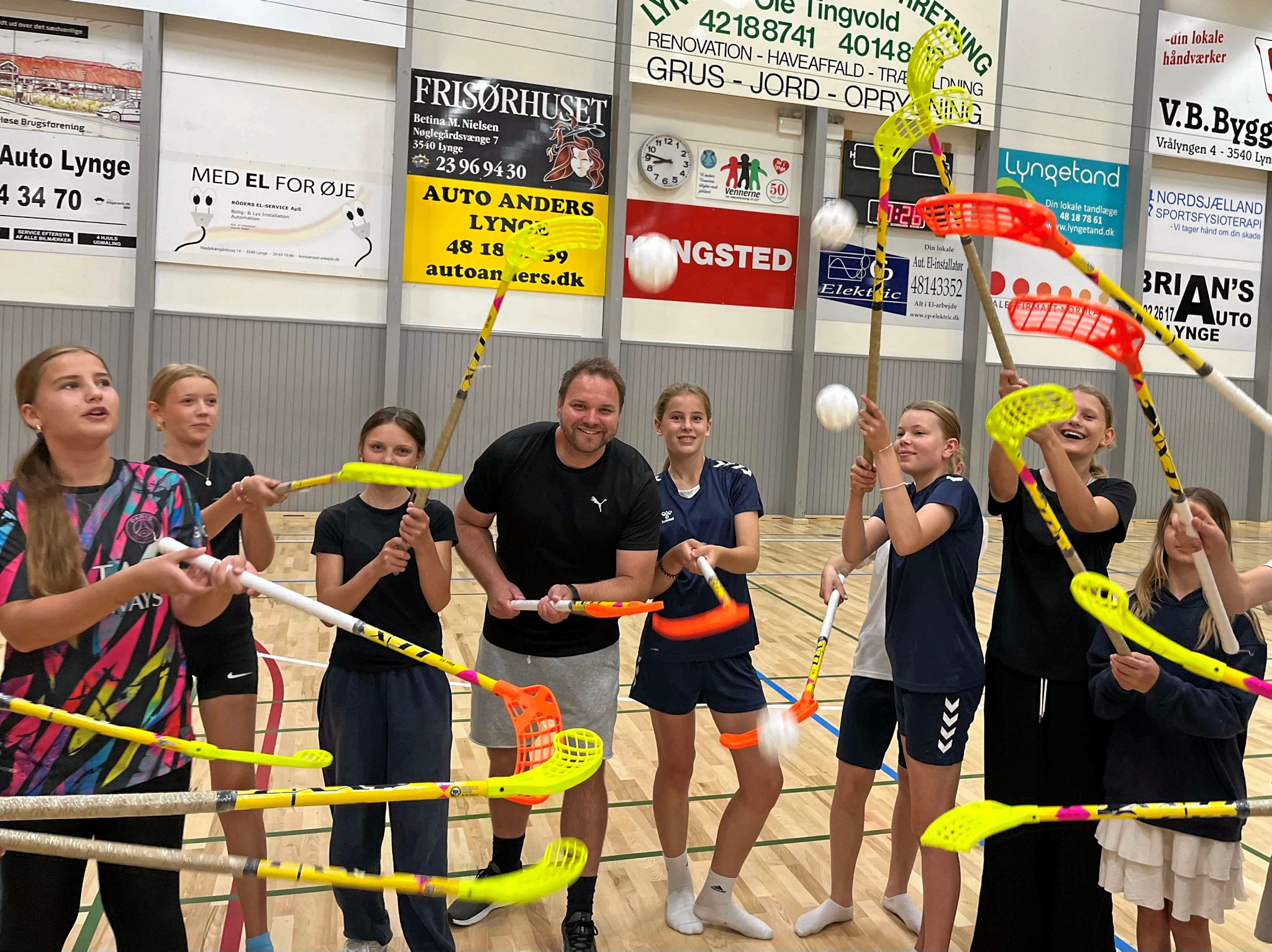 Der er stor glæde at spore hos Allerød Floorballklub efter donationen.