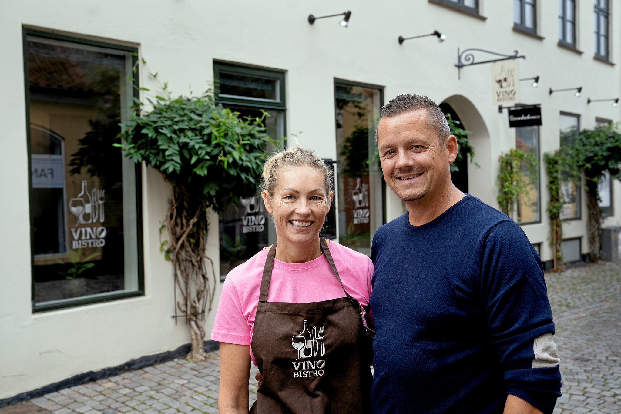 Stine Lorentzen åbner VinoBistro og har fået hjælp til indretningen af sin mand, Per Lorentzen, som er tømrer.