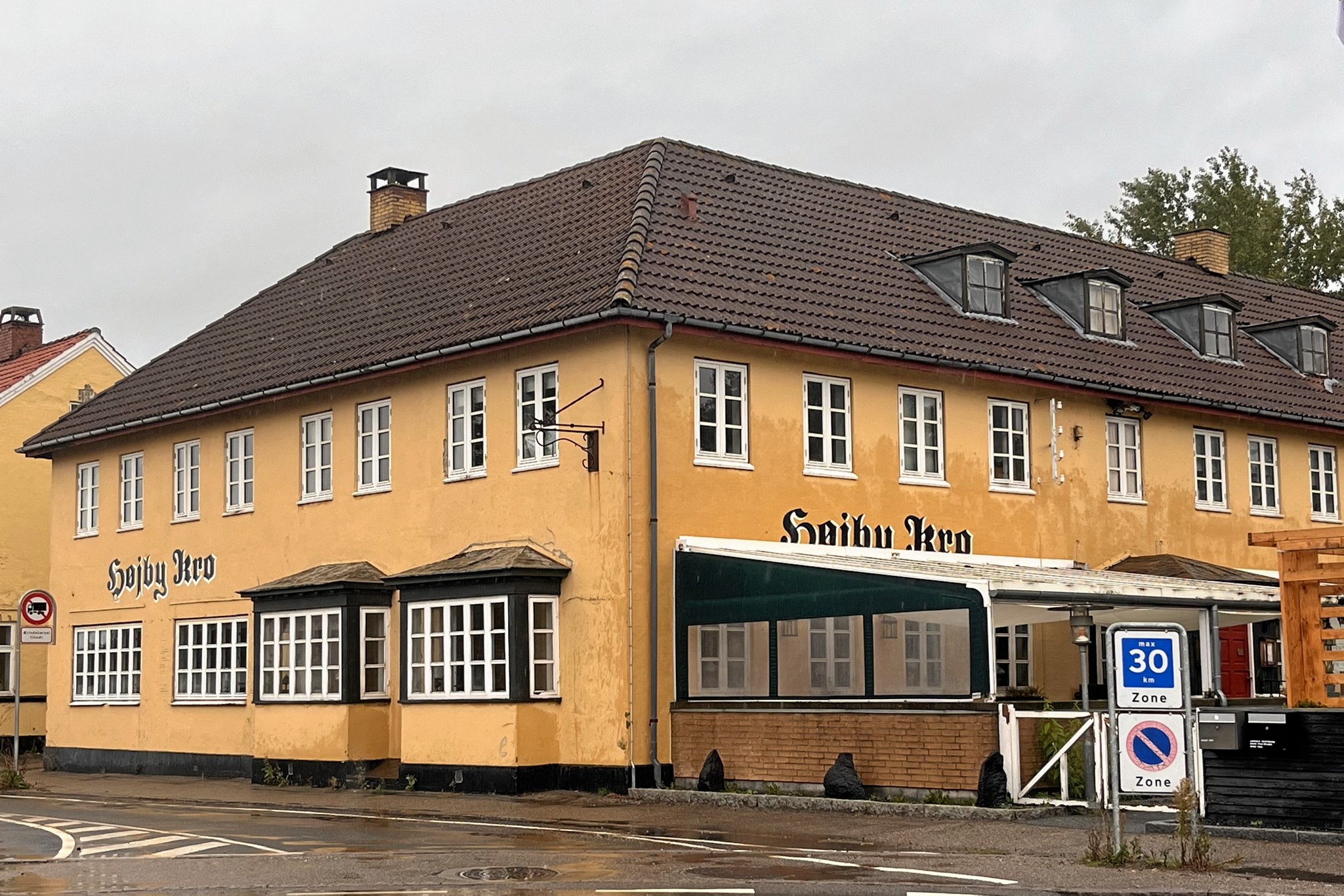 Kroen blev solgt på tvangsauktion i december 2025.