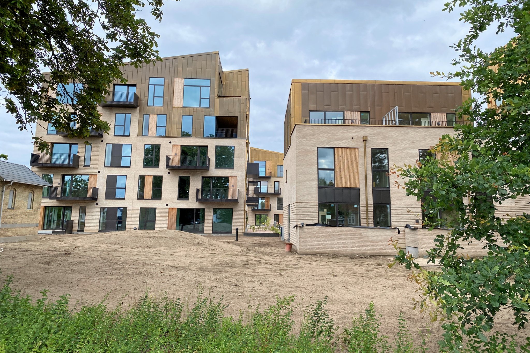 Inde midt i PH Park er der anlagt en park med en sø - og under jorden et regnvandsbassin. Det indvies onsdag eftermiddag.