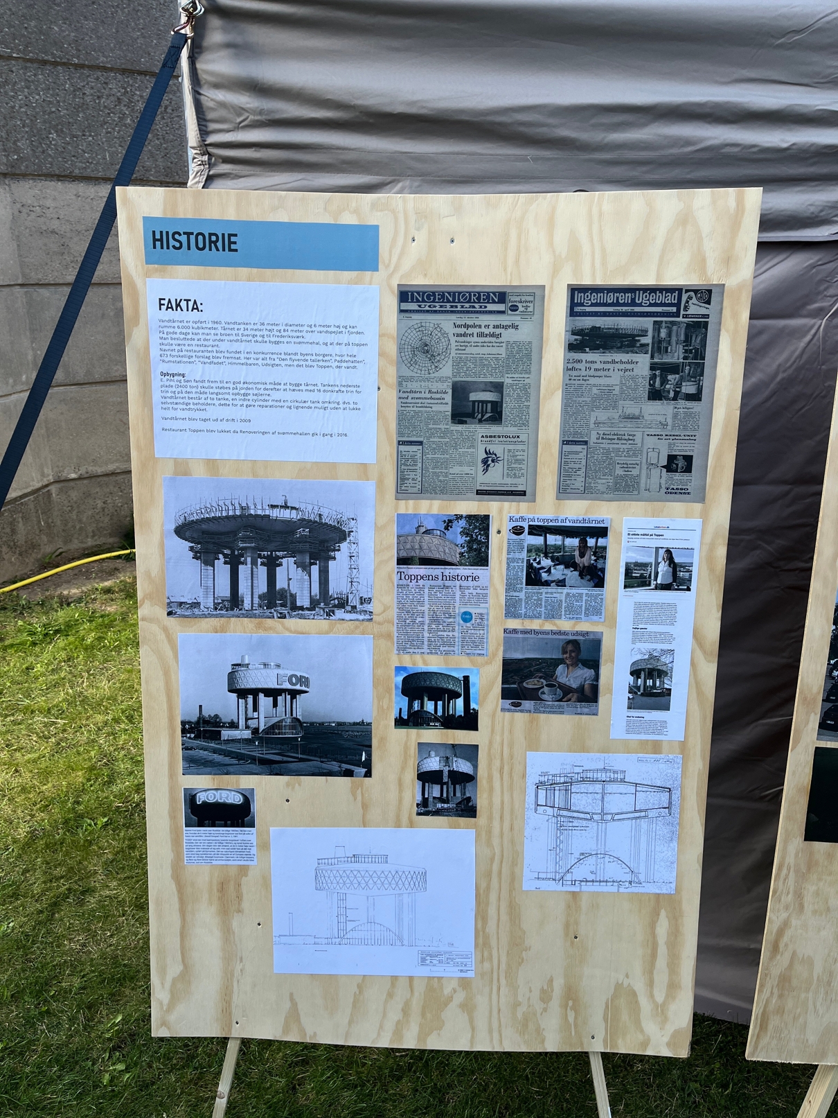 På planchen her, som var opstillet ved arrangementet søndag var der mange sjove billeder og fakta om vandtårnet. Fx ses flere billeder fra dengang FORD-reklamen hang på tårnet. - Lars Kimer På planchen her, som var opstillet ved arrangementet søndag var der mange sjove billeder og fakta om vandtårnet. Fx ses flere billeder fra dengang FORD-reklamen hang på tårnet.