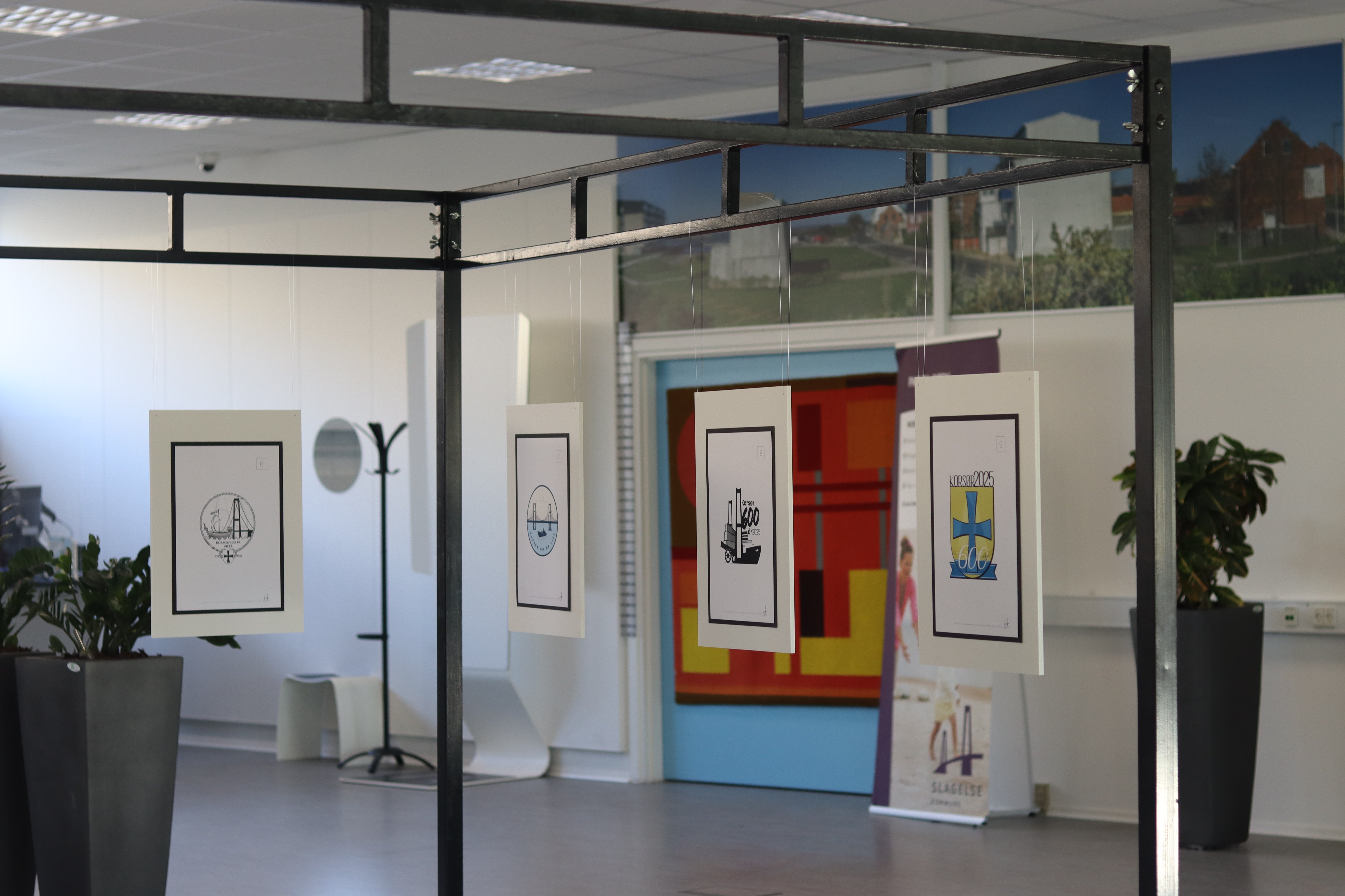 Her er nogle af de logoer, man kan stemme på ved konkurrencen.