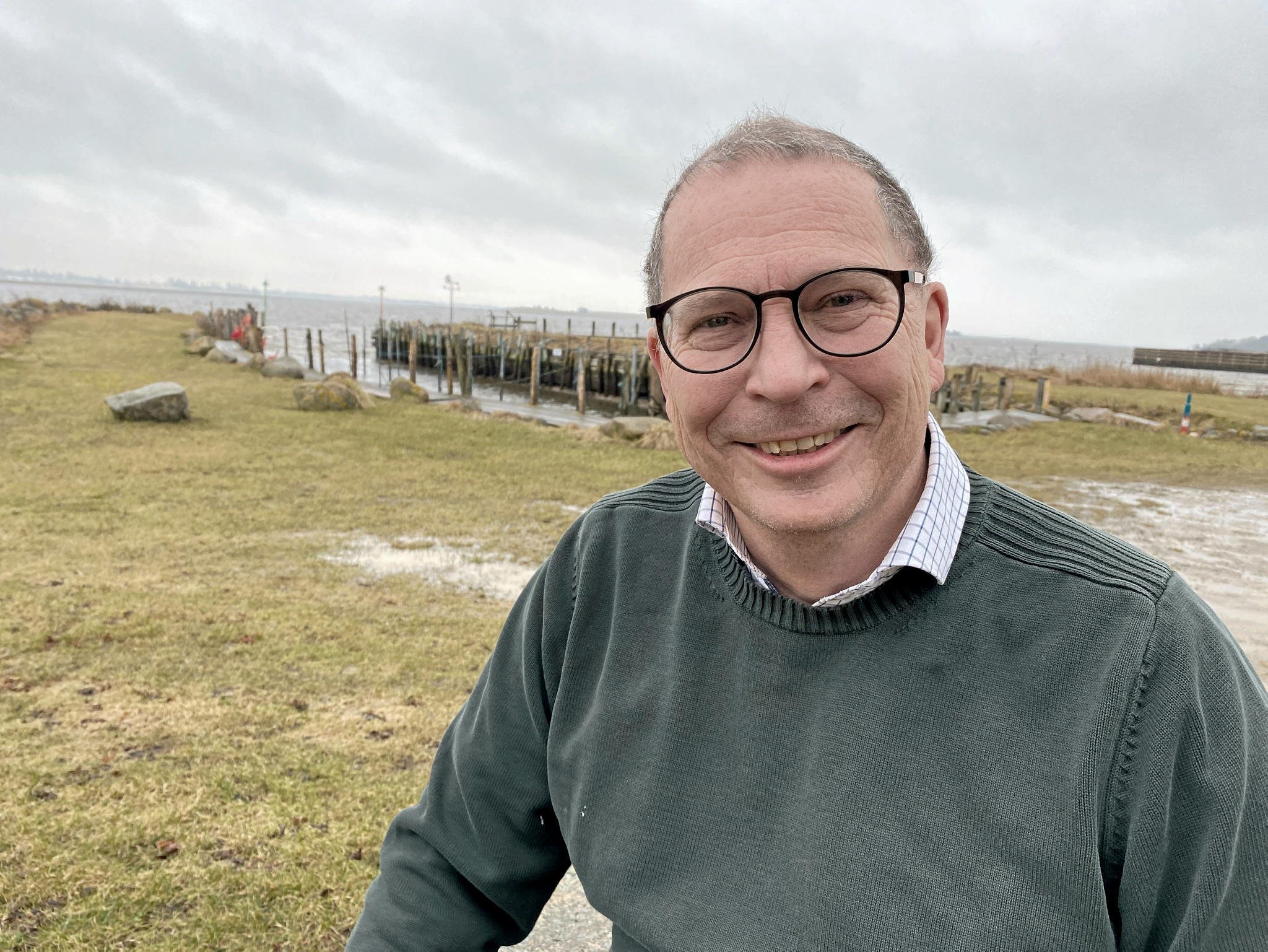 Ifølge Jørgen Bech (V) kigger kommunens seks byggesagsbehandlere ind i en mur af opgaver, der vokser - uanset hvor mange sager, de får afviklet.