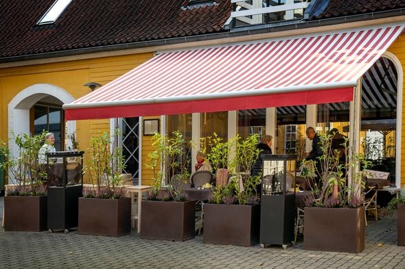 Djalmas Mad- og Vinbar har overtaget lokalerne efter restauranten Bosaba. - Jens Wollesen Djalmas Mad- og Vinbar har overtaget lokalerne efter restauranten Bosaba.