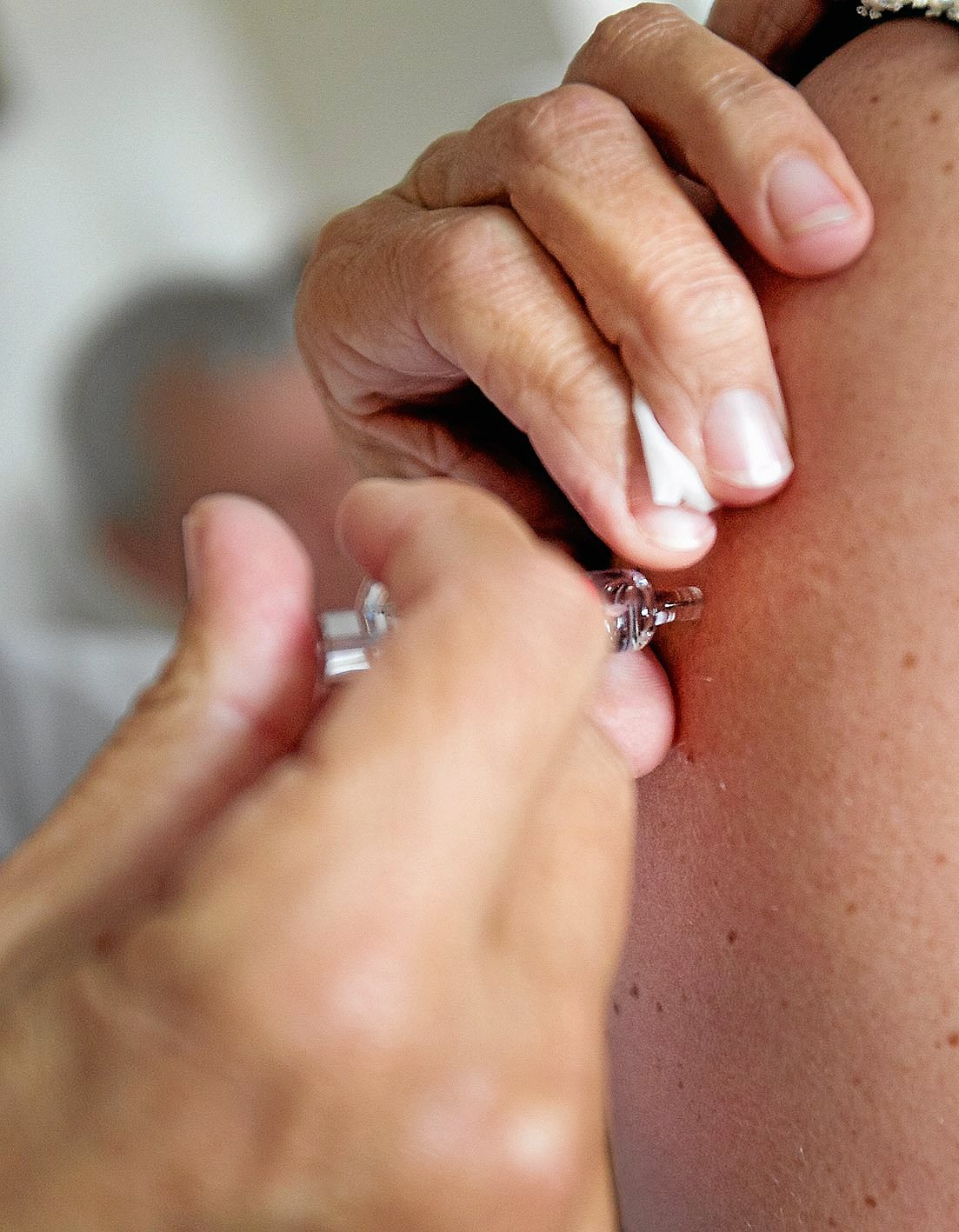 Ventiden til booking af en influenza eller covid-vaccination er lang, hvis man ringer for at få en tid. På nettet er der ingen problemer af den art.