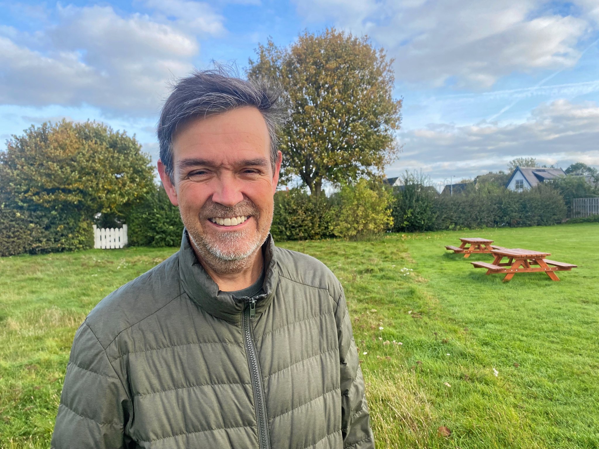 Bent Mariager, stifteren af Grønne Nabofællesskaber, har al mulig grund til at smile stort i disse dage. To dage i træk modtager organisationen fine priser.