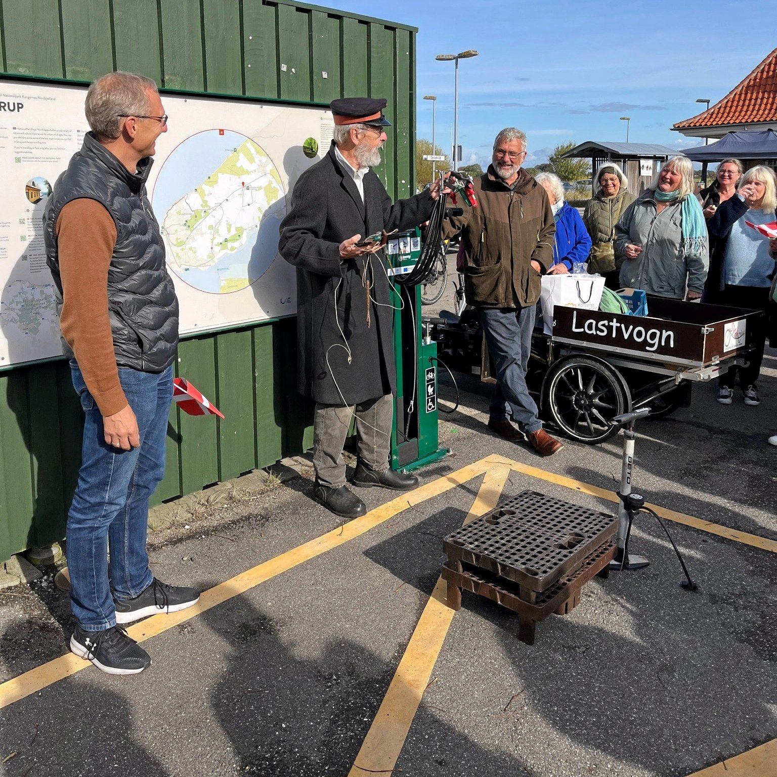 Michael Thomsen, Peter Plant og Per Kølster indviede lørdag middag ny cykelhub ved Dyssekilde Station i Torup
