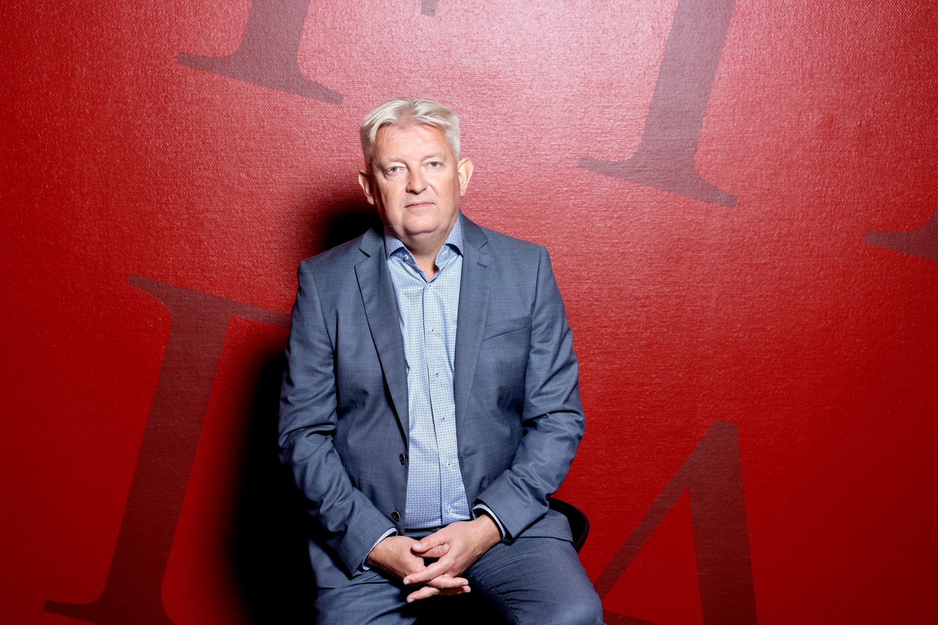 Michael Busk-Jepsen fra Finans Danmark siger, at bankerne "gør en hel masse" for at hjælpe kunderne med at undgå svindel. Alligevel bliver et stigende antal danskere ofre for IT-kriminalitet.