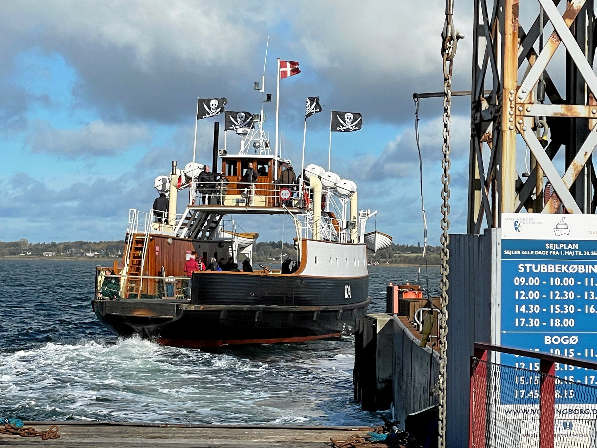 Færgeoverfarten står i piraternes tegn i efterårsferien. - Idas Venner Færgeoverfarten står i piraternes tegn i efterårsferien.