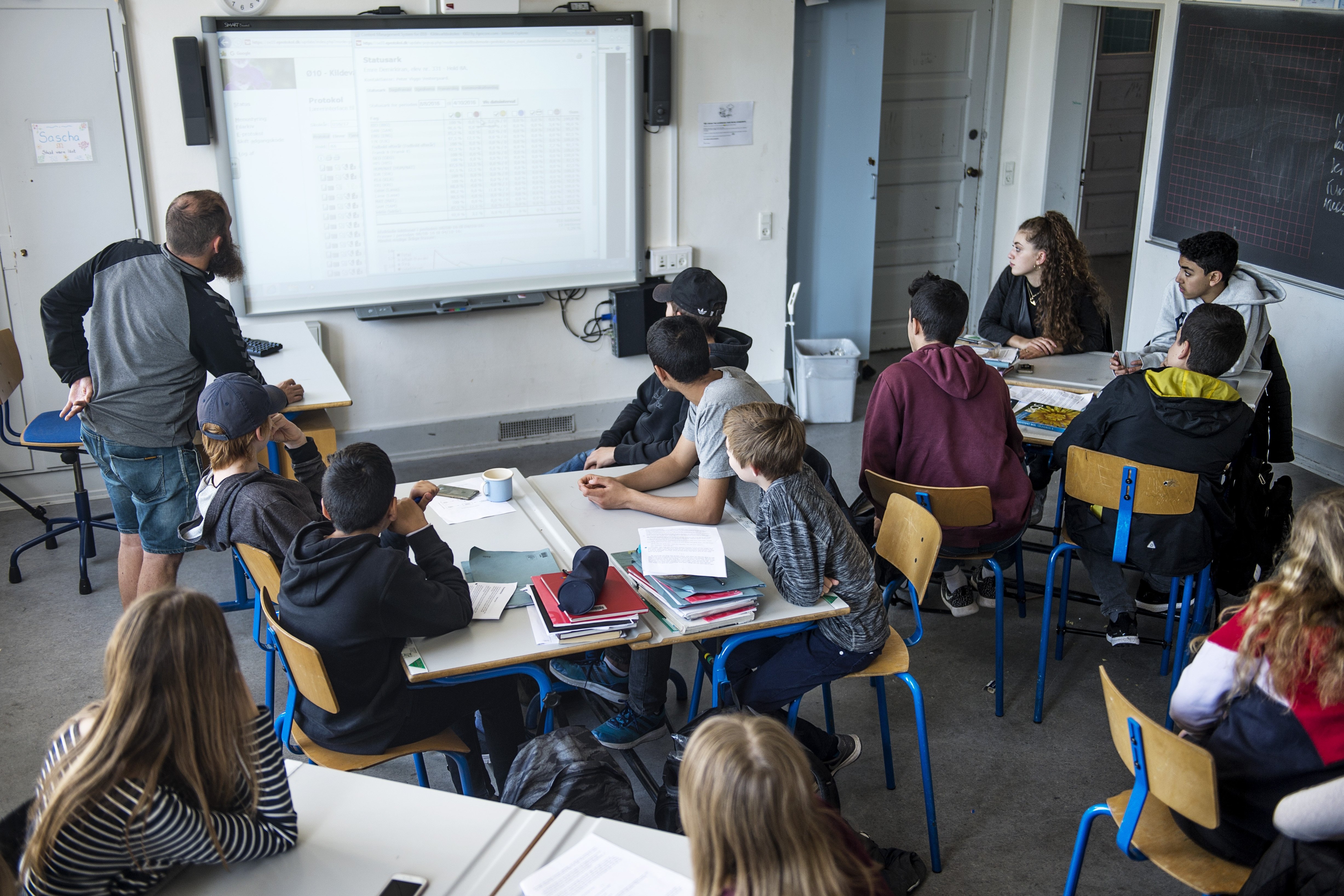 Adgangen til sociale medier, gaming og shopping bliver fra slutningen af oktober spærret på de københavnske skolers netværk. (Arkivfoto).