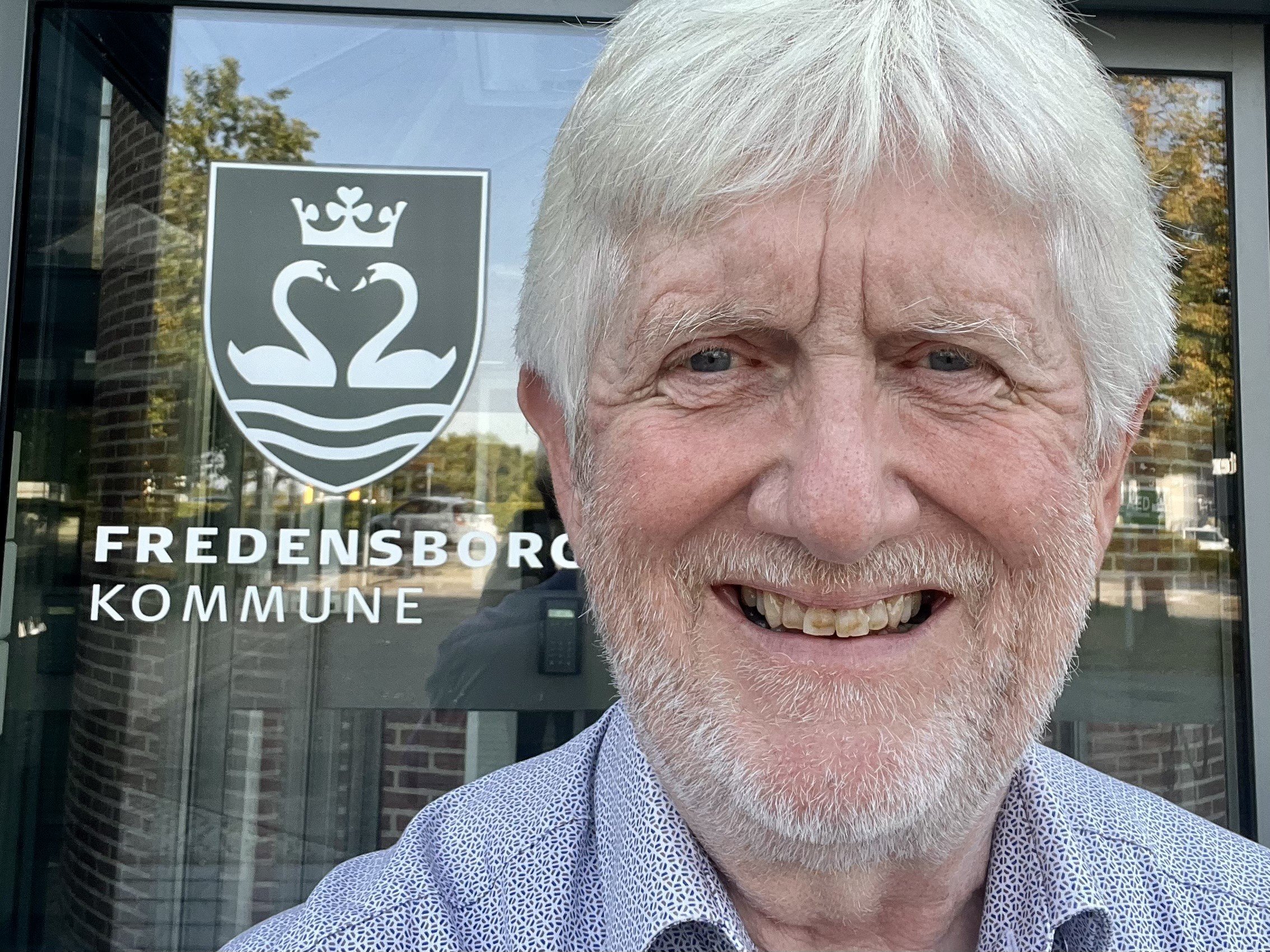 Per Frost Henriksen opfordrer til en politisk handling for at afslutte sagen om Ring 5 og Transportkorridoren, der i 40 år har lagt beslag på 13 % af Fredensborg Kommunes areal, hvilket hæmmer lokal udvikling.