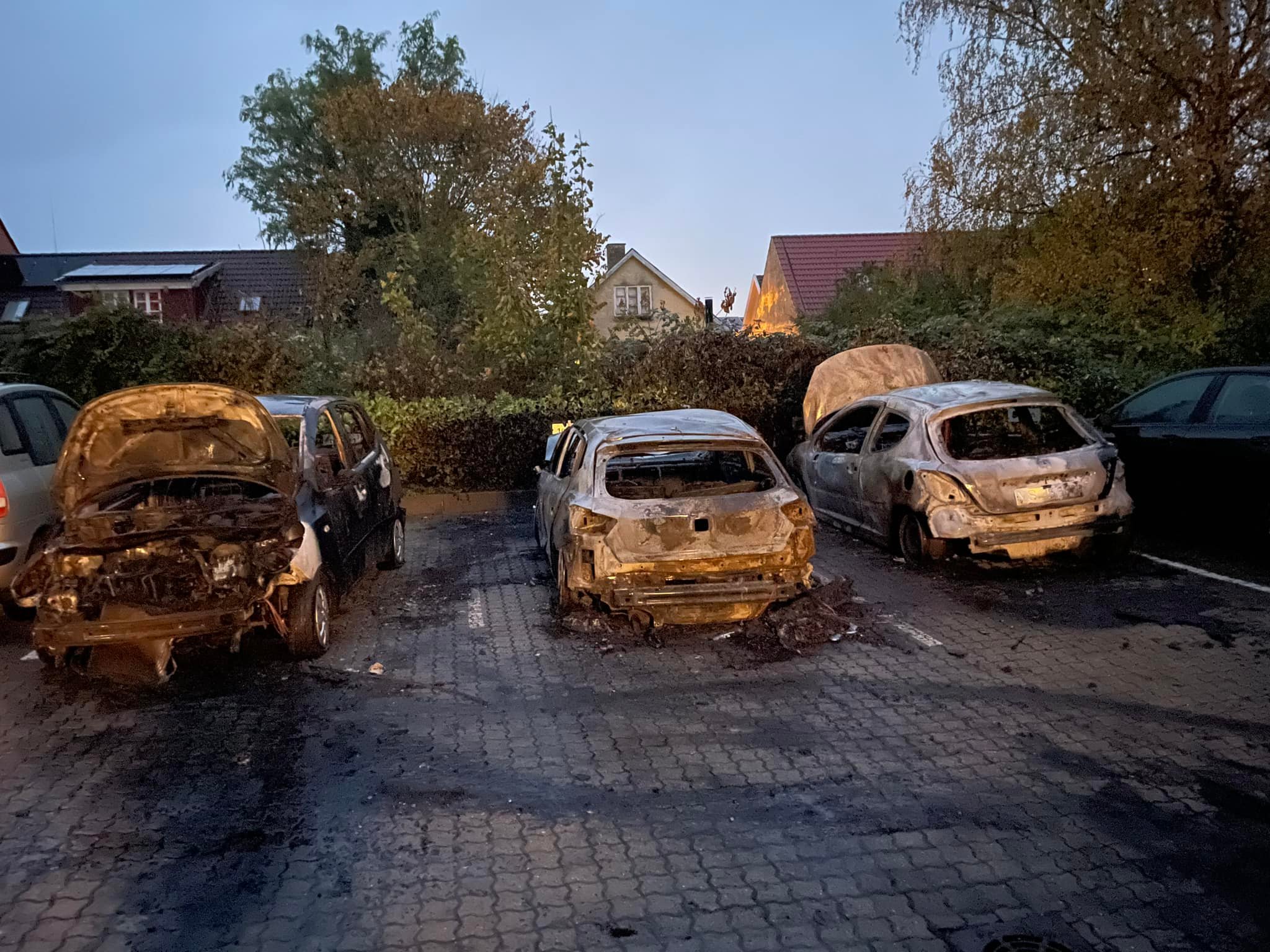 Biler udbrændt i Borup.