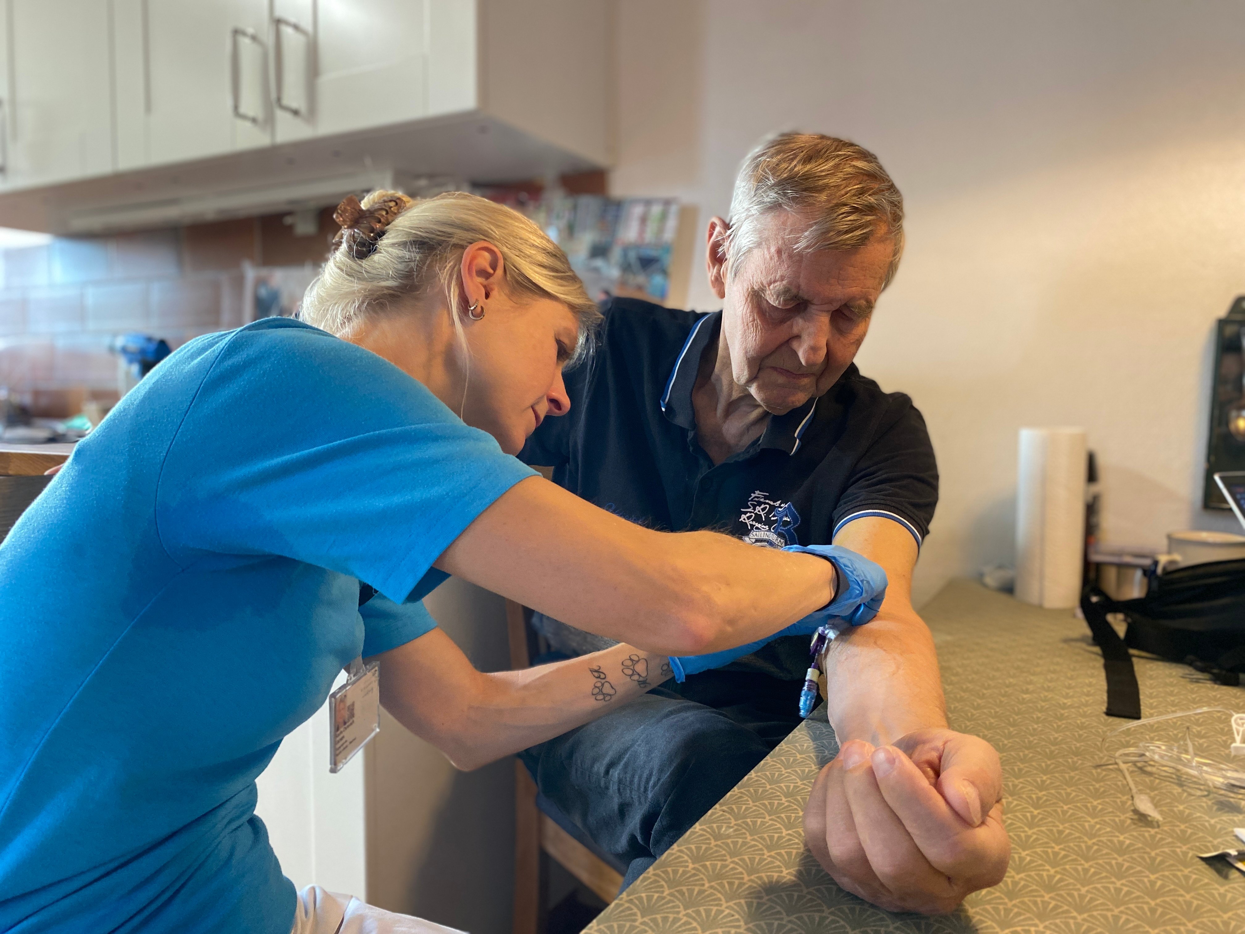 Region Sjællands E-hospital har i flere år arbejdet med hjemmebehandling. Her hos Willy Thomsen fra Rønnede, som Sjællandske Nyheder tidligere har besøgt. Men nu skal en udvidet model fra Holbæk Sygehus udbredes til hele Region Sjælland.