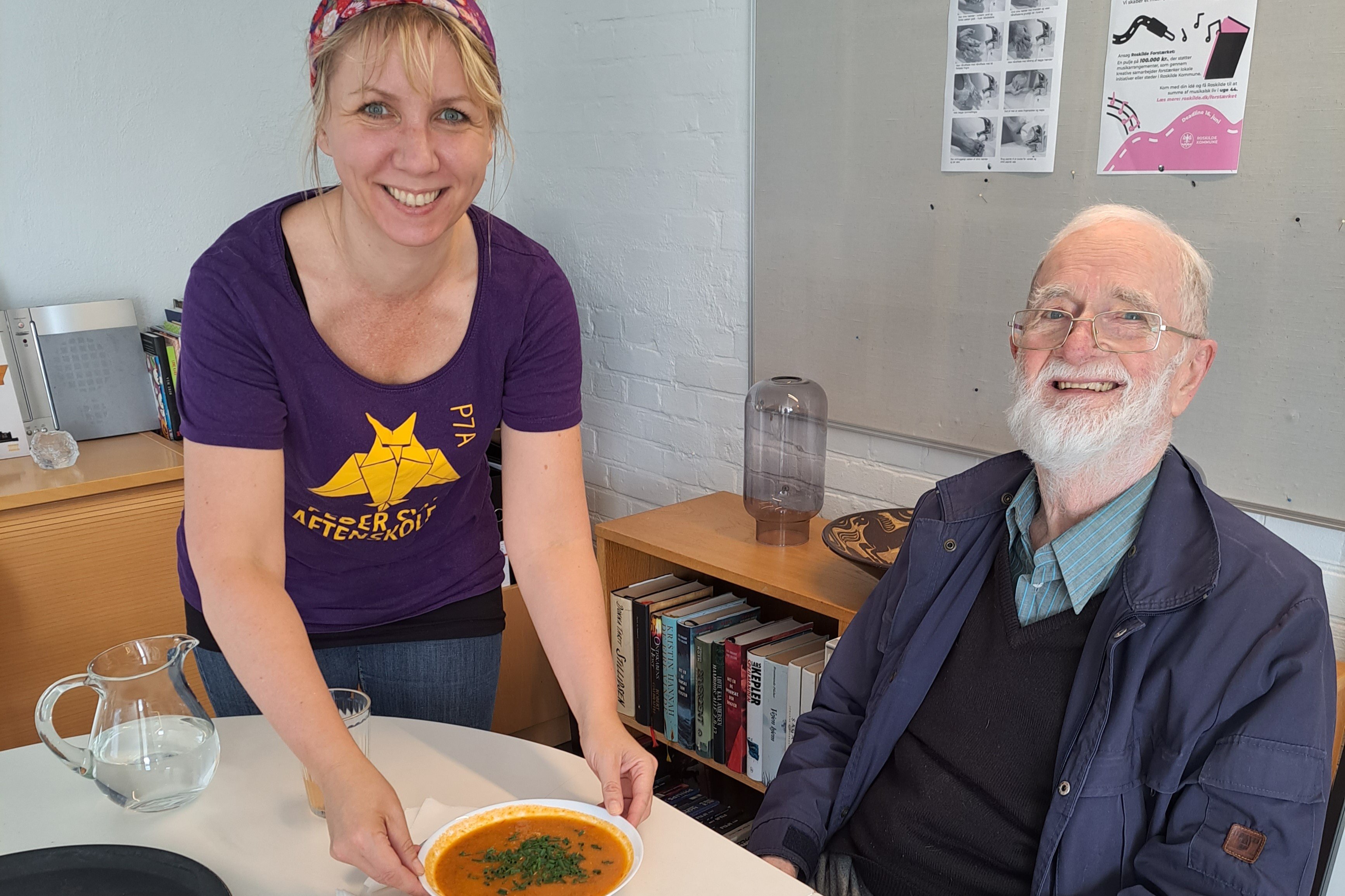 I vintermånederne byder Peder Syv Aftenskole på suppe i den lille café. Det er en del af et eksperiment, som skal udbrede den grønne mad.