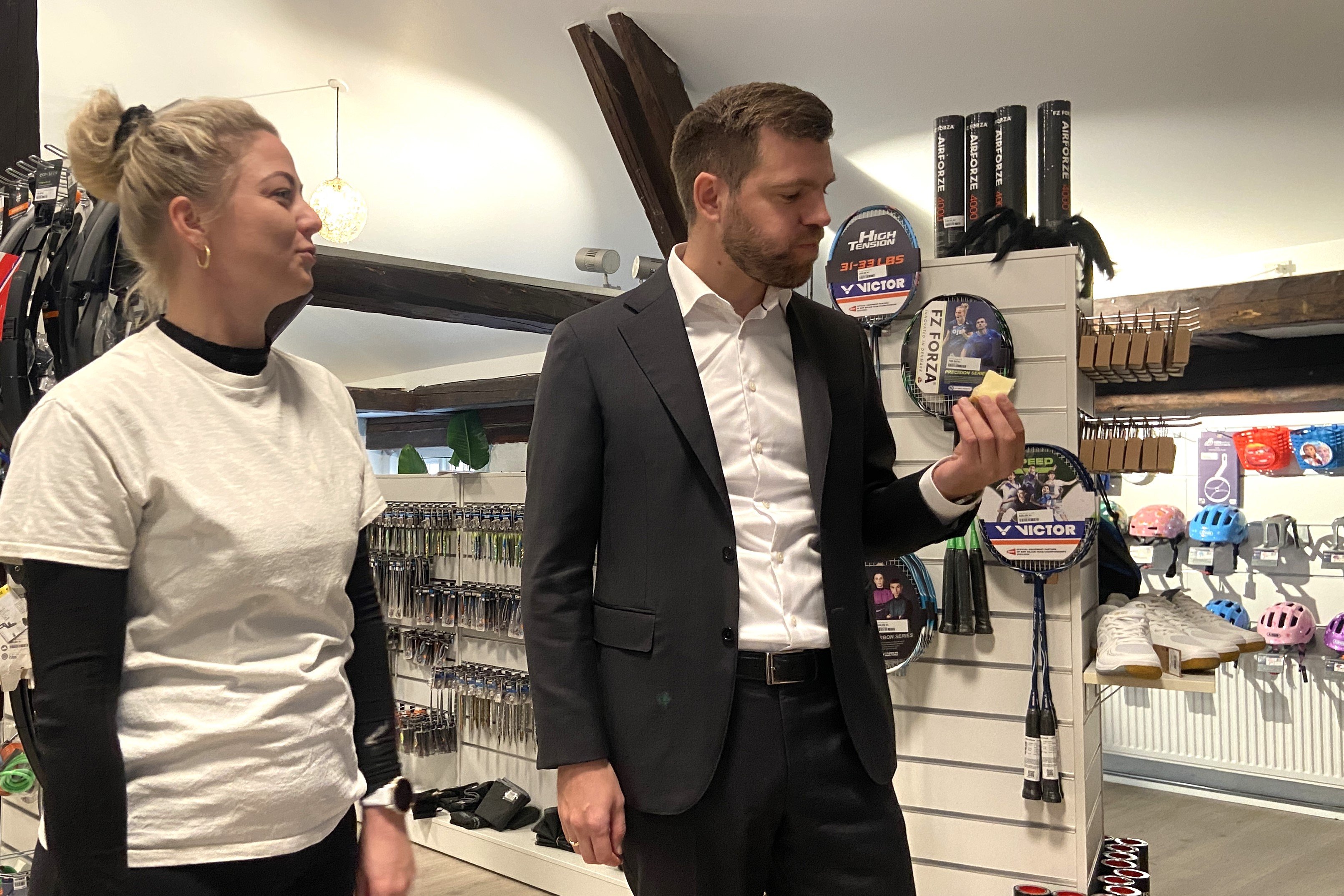 Minister for byer og landdistrikter Morten Dahlin (V) besøger den kombinerede cykelforhandler og bager, Lykke Cykler og Præstø Bagværk, i Præstø i forbindelse med præsentation af turismestrategi.