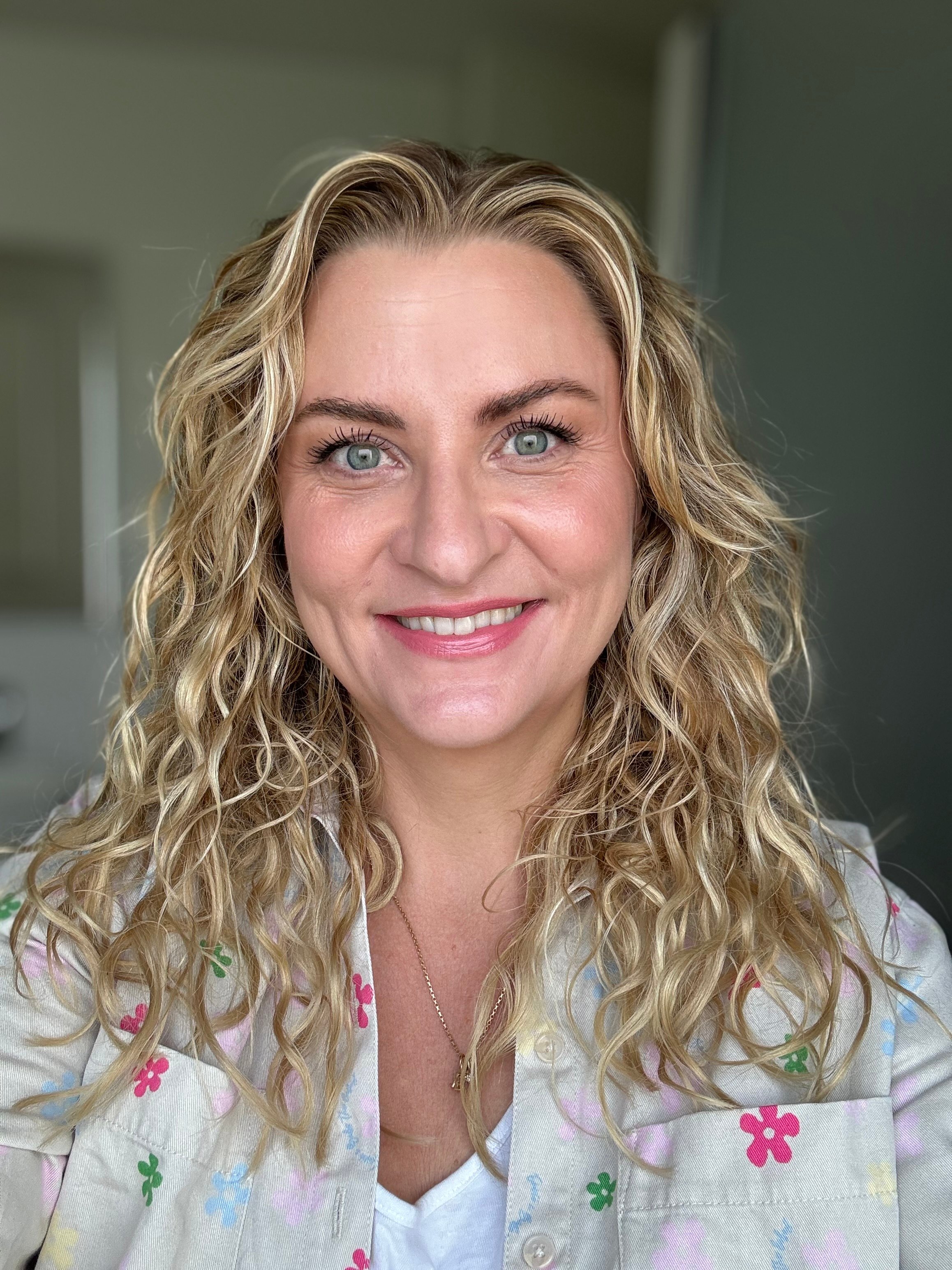 Julie Aasbjerg Andersen er en erfaren psykolog. Vrede er en af behandlingsområderne i hendes klinik.