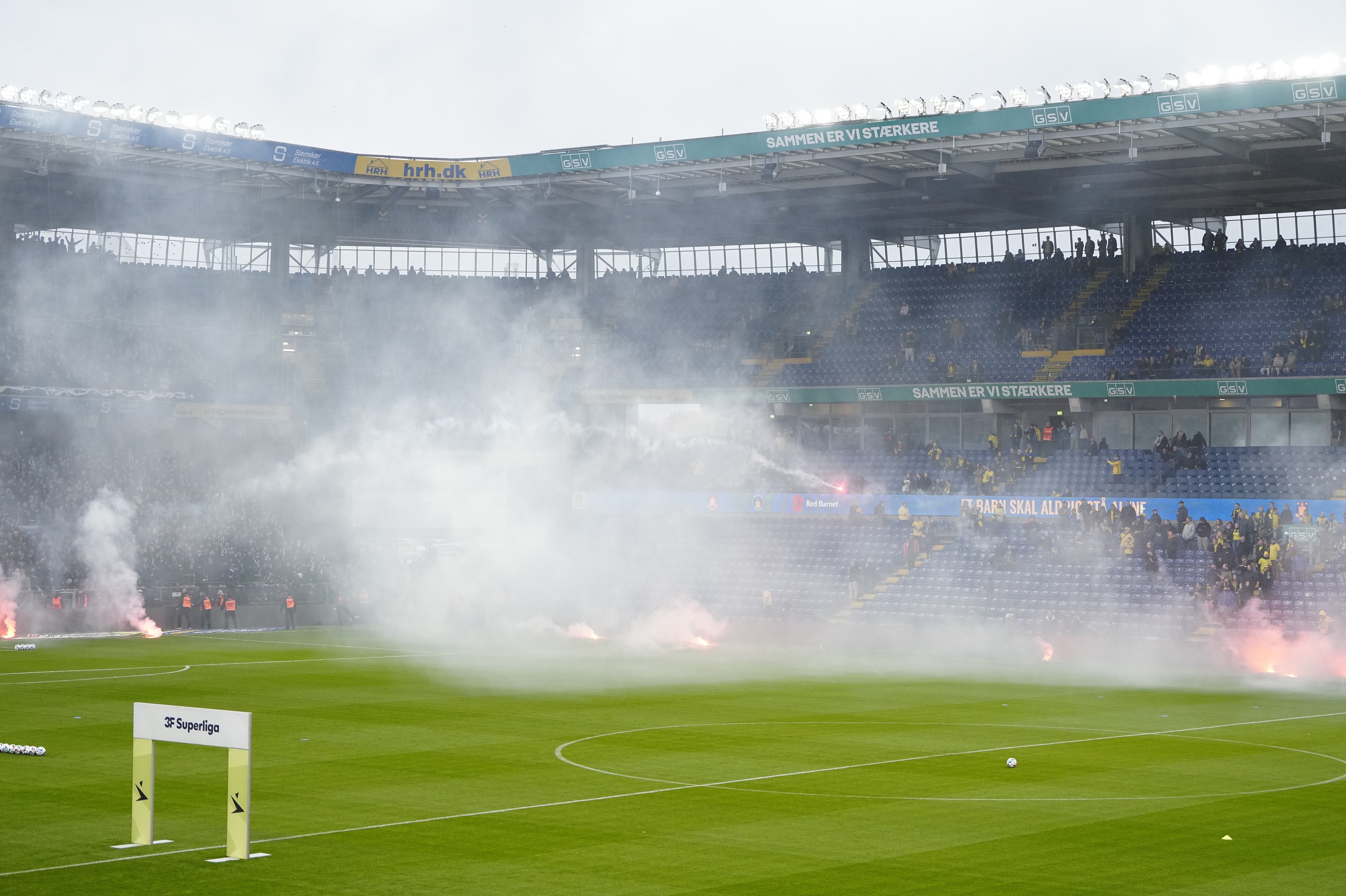 Superligakampen mellem Brøndby og FCK har fået en dramatisk optakt.
