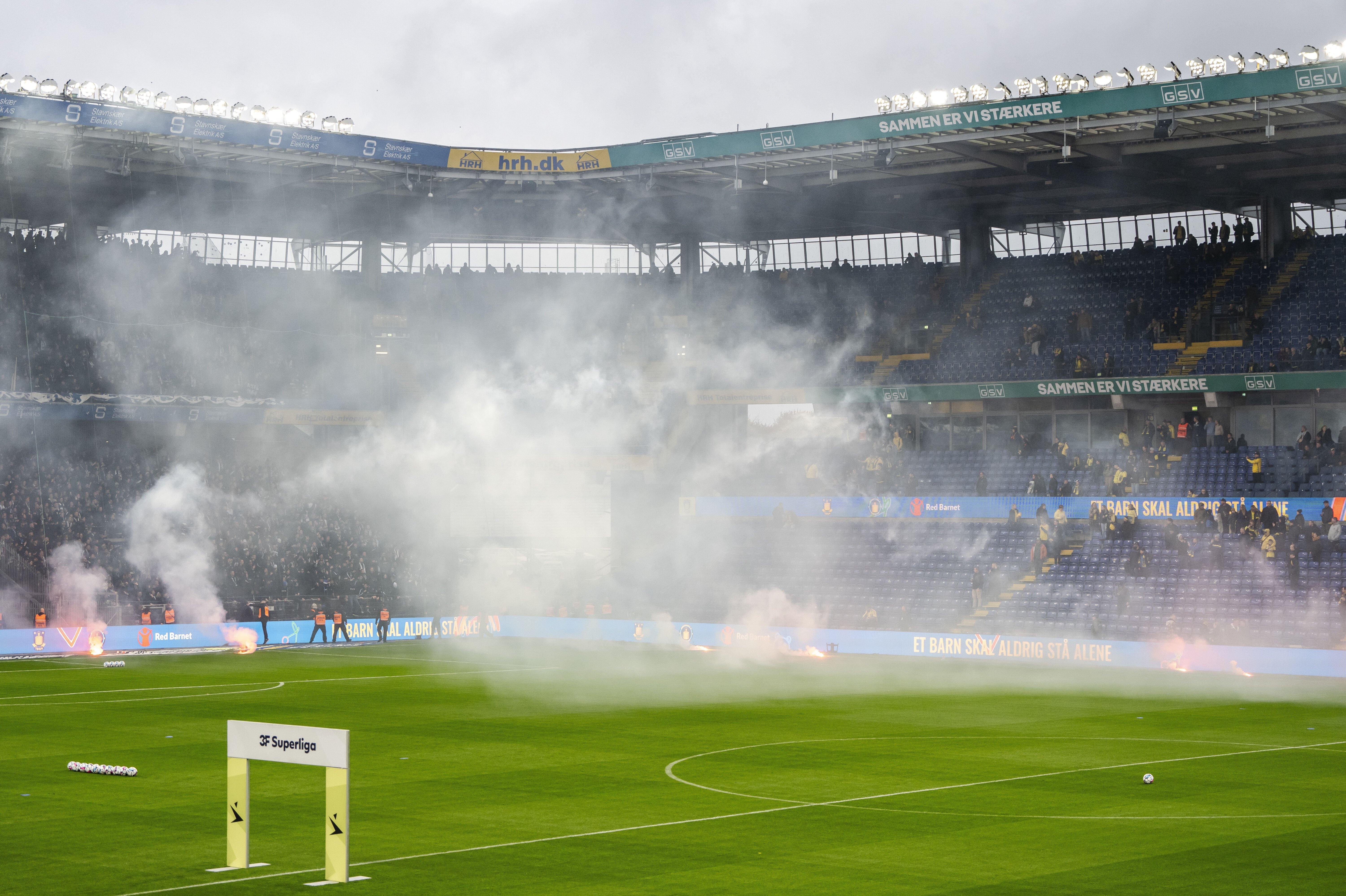Der opstod tumult mellem Brøndby og FC Københavns fans i søndags.