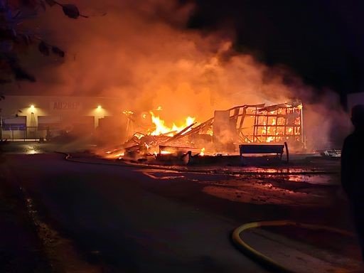 Der pågår lige nu undersøgelser ved området i arbejdet med at finde brandårsagen.