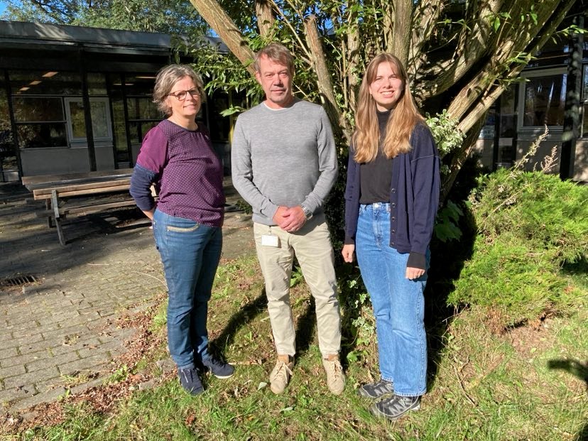 Anders Poulsen, leder af Frivilligcentret har ansat Pernille Sass Jellinggaard som projektleder af Børneperspektivet. Julie Berwald (th.) er studerende og indgår i projektgruppen.
