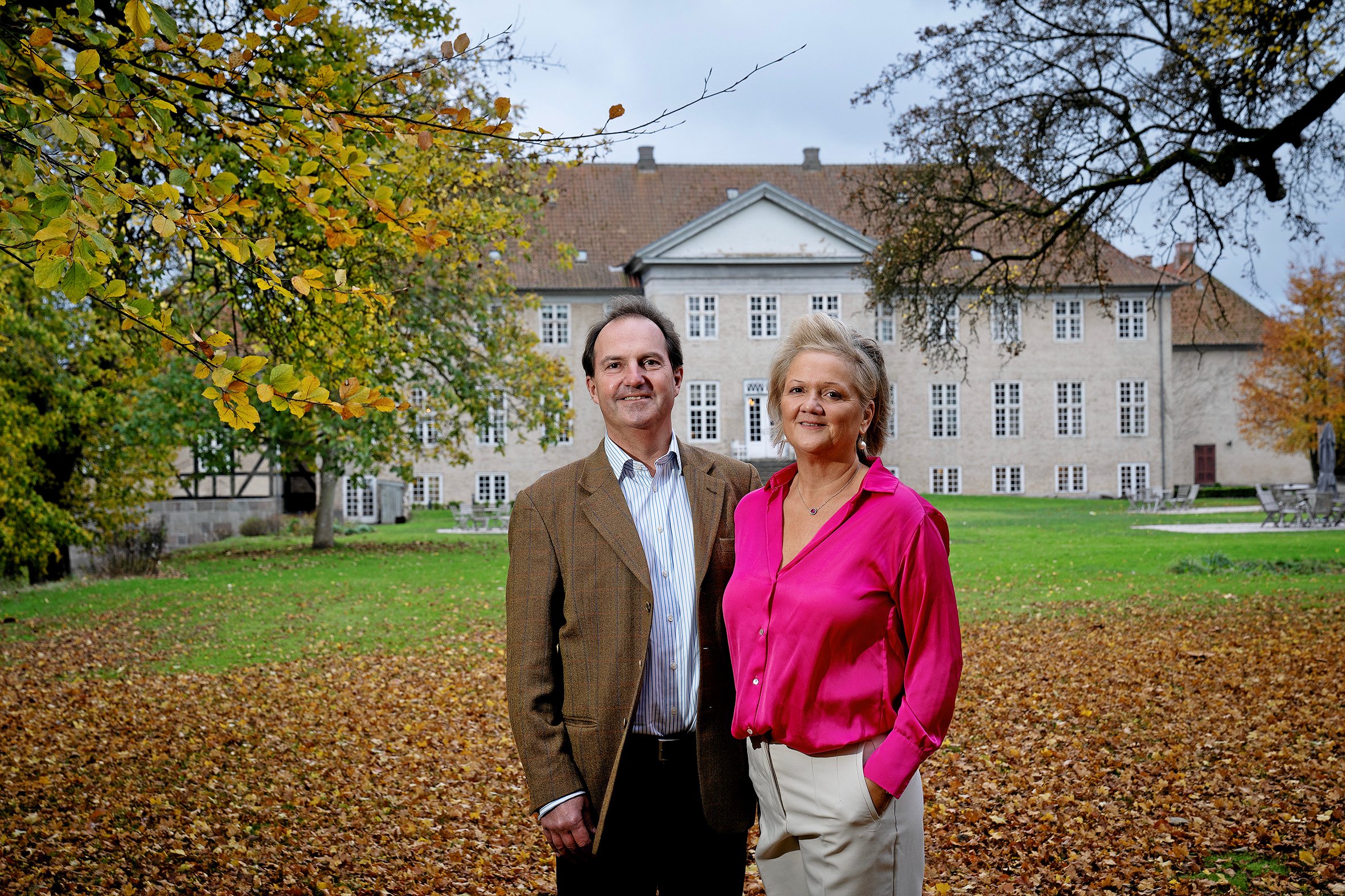 Skjoldesnæsholm Slot har været på familien Bruun de Neergaards hænder i 230 år - søndag inviterer de indenfor til åbent hus.