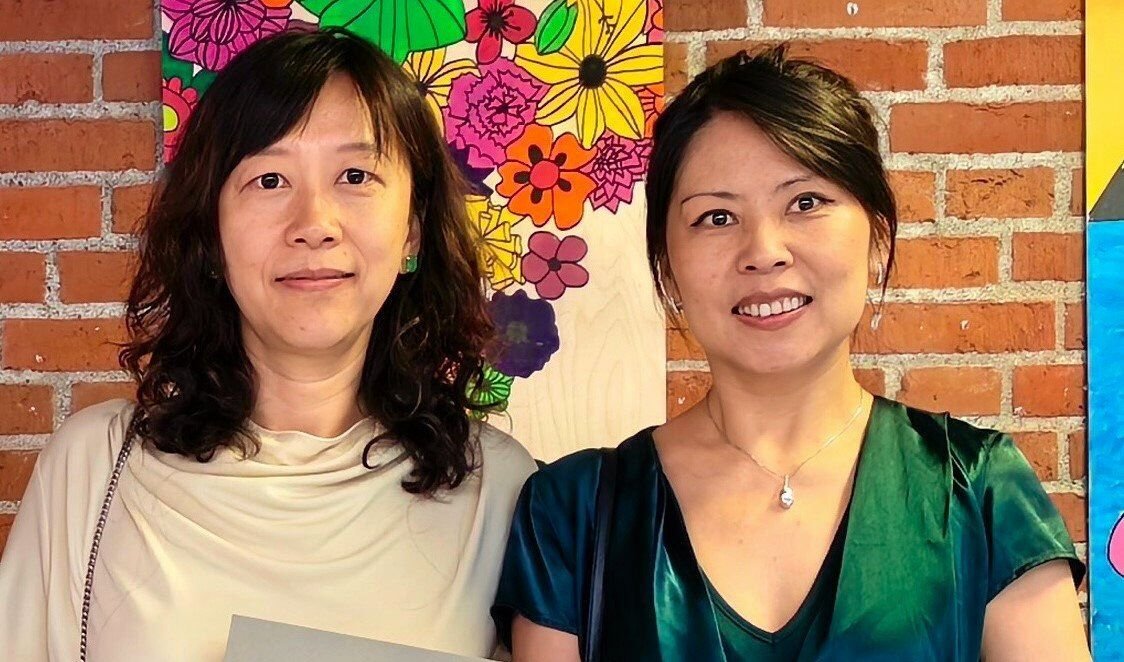 På billedet ses forperson Jing (tv) og Lea (th) som du kan møde til koncerten.