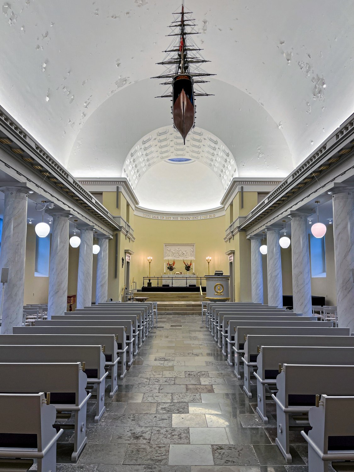 Loftet i Hørsholm Kirke skal ny repareres igen. Det betyder, at kirken skal holde lukket i en længere periode.